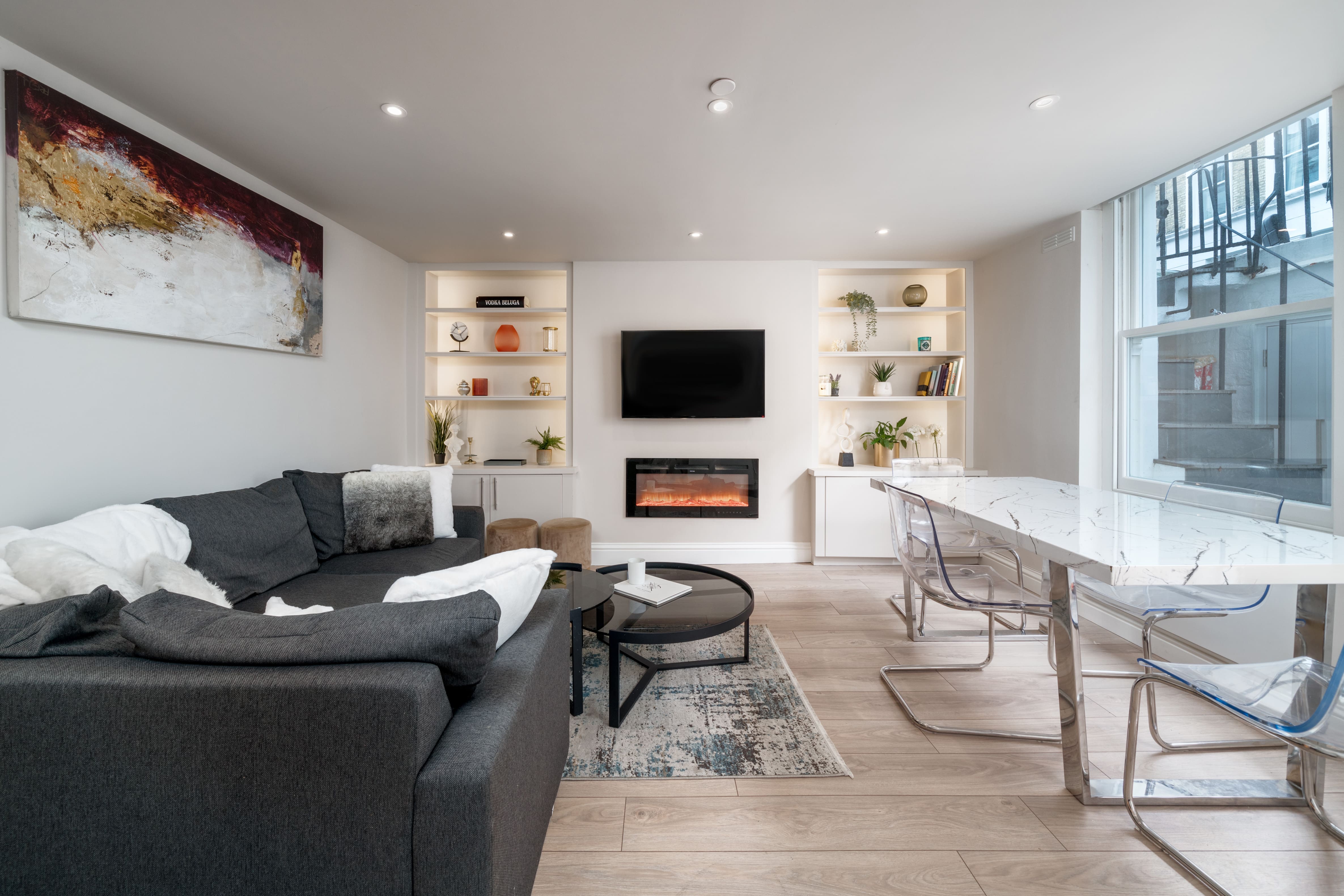 House Eventide Lots Road Chelsea: Stylish 2-Bedroom Apartment Rental with Private Patio, Chelsea