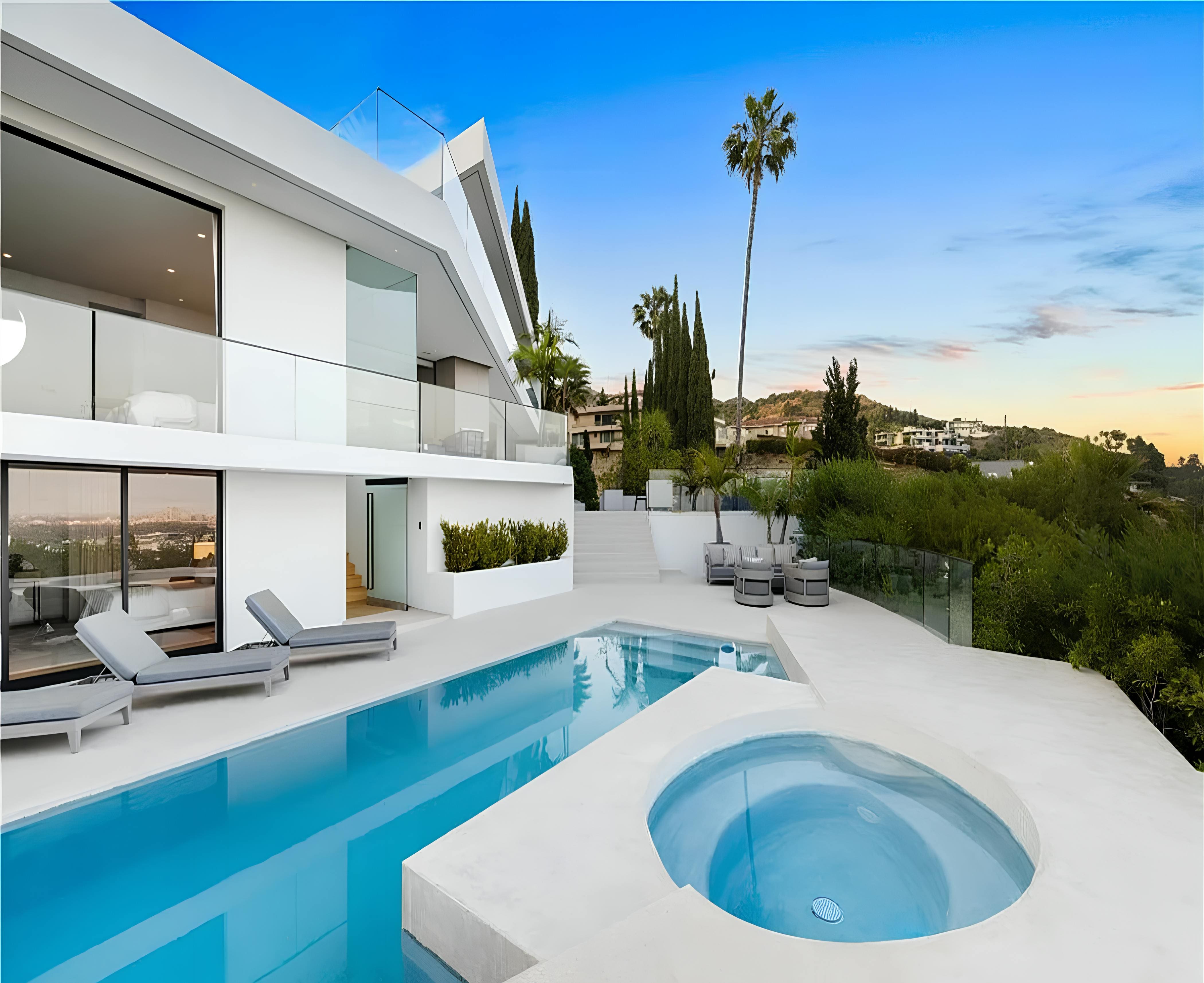Villa Aurore Runyon Hollywood Hills: Luxury 3-Bedroom House with Pool, Hollywood Hills