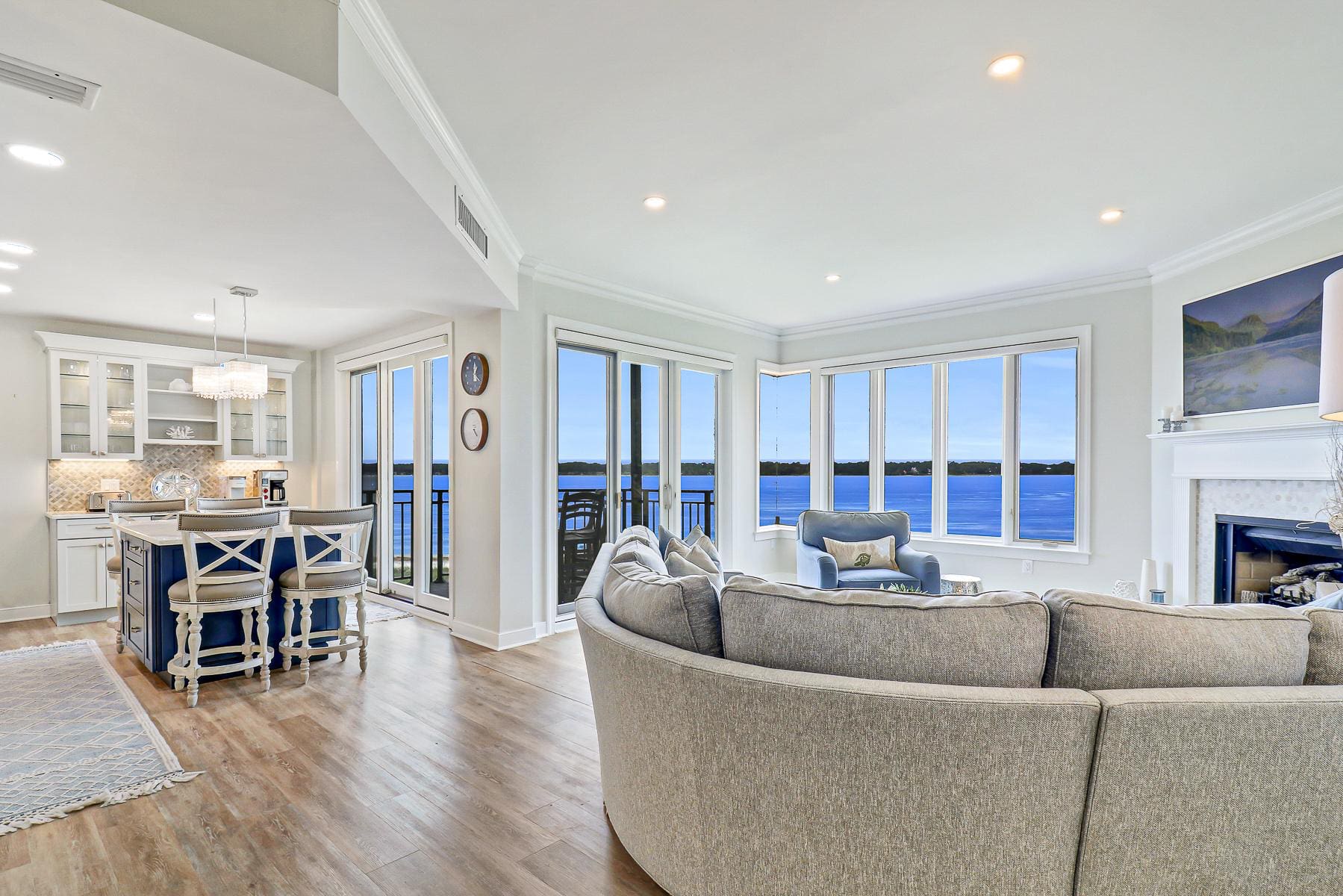 Villa Kaikias Broad Creek Hilton Head: Luxury 3-Bedroom Apartment with Seaview and Pool, Hilton Head