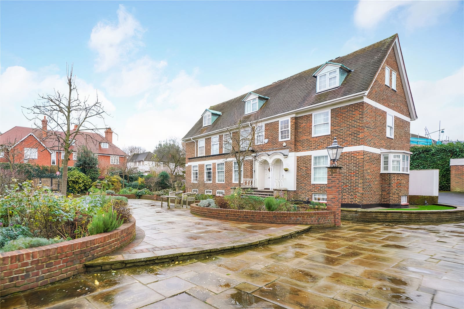 House Vesper Cannizaro Wimbledon: Spacious 3-Bedroom Family-Friendly Apartment Rental Wimbledon with Parking
