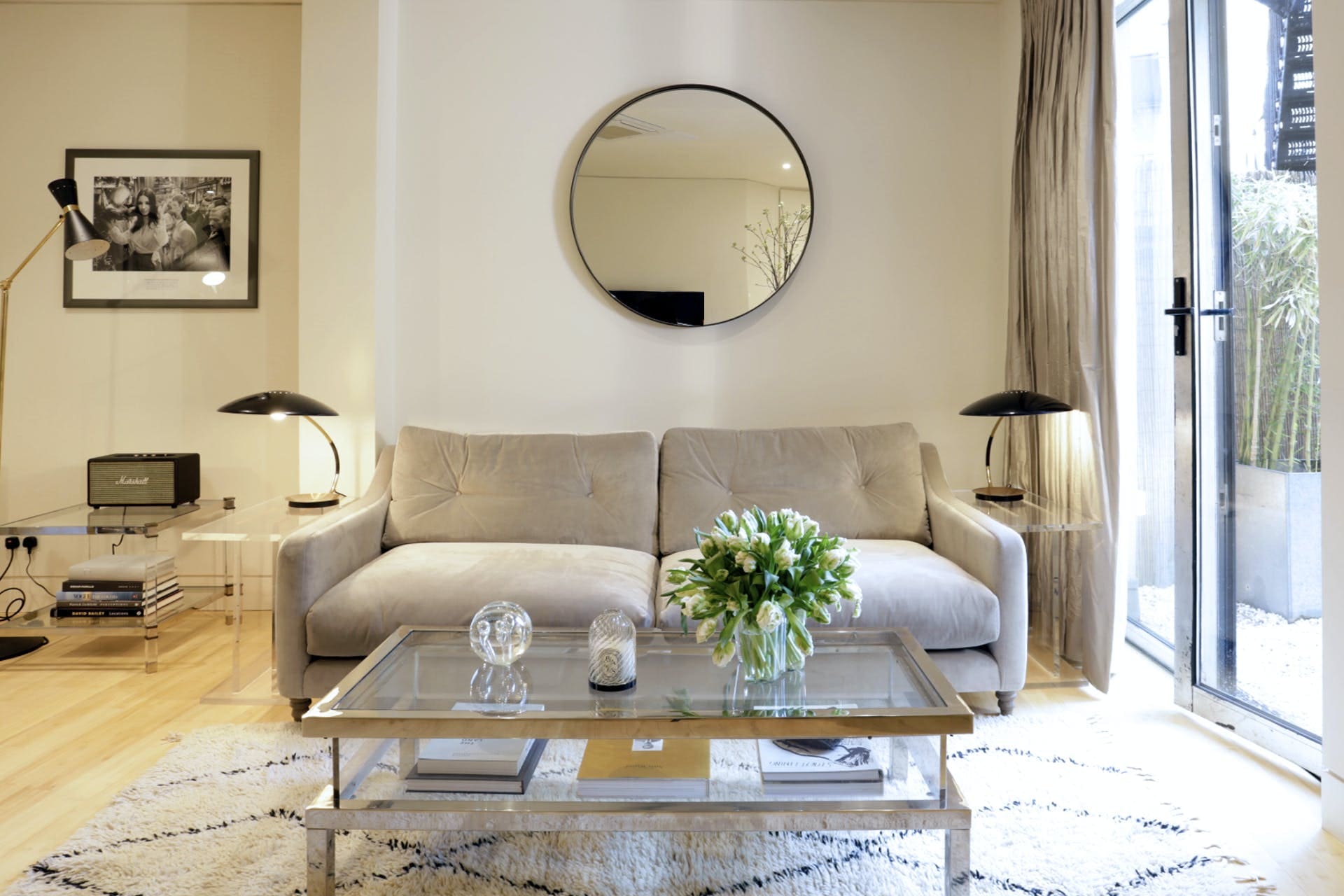 House Helm Monmouth Soho: Luxury 3-Bedroom Apartment with Air-Con and Terraces, Soho London