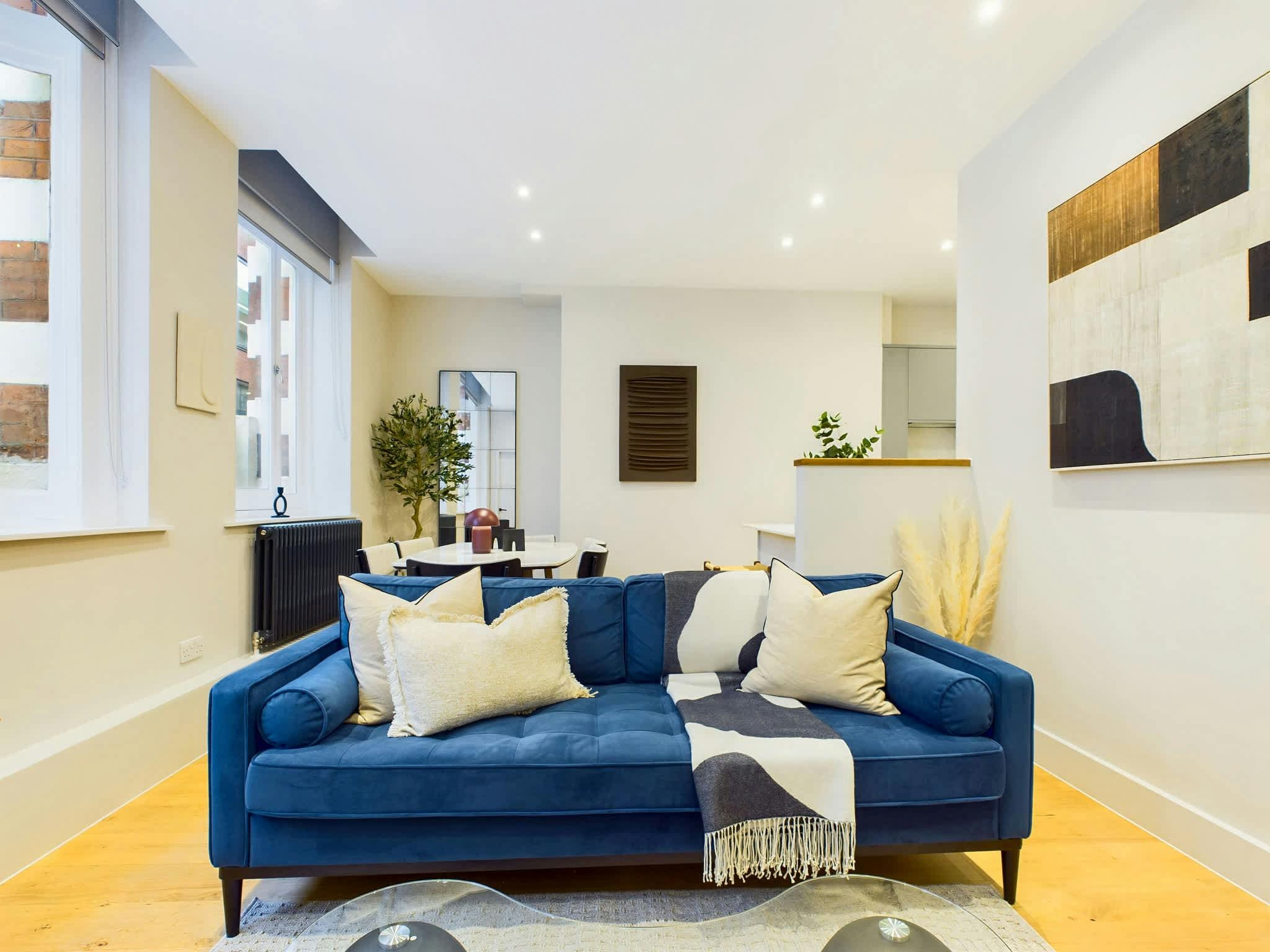 House Rowan Berwick Soho: Stylish 2-Bedroom Apartment with Air Conditioning in Soho London
