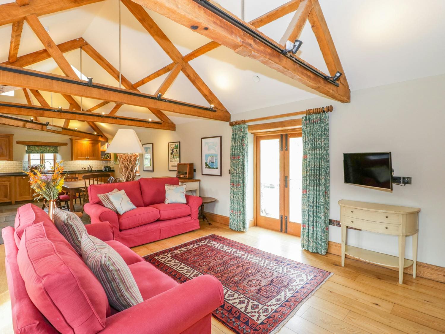 House Cerne Long Bredy: Charming 2-Bedroom Apartment with Private Patio Near Beach, Dorset AONB