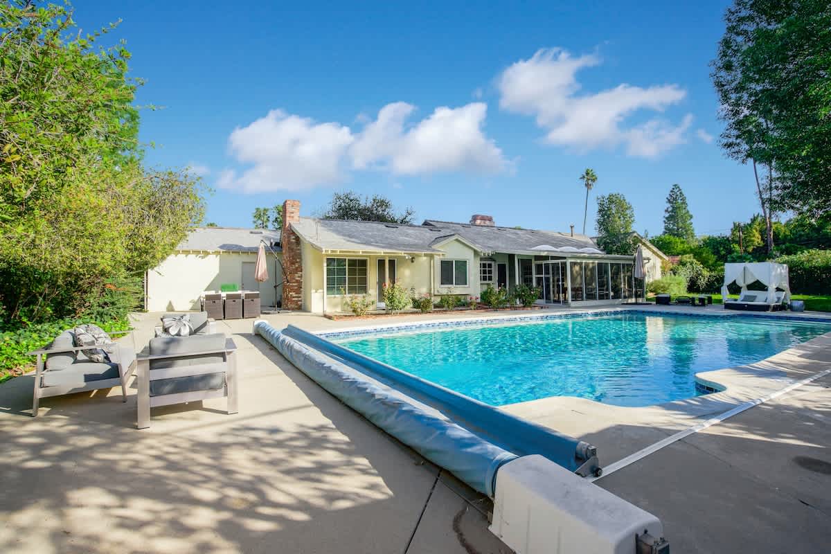 Villa Levante Cheeseboro Calabasas: Luxury 4-Bedroom House with Pool and Family-Friendly Features, Calabasas