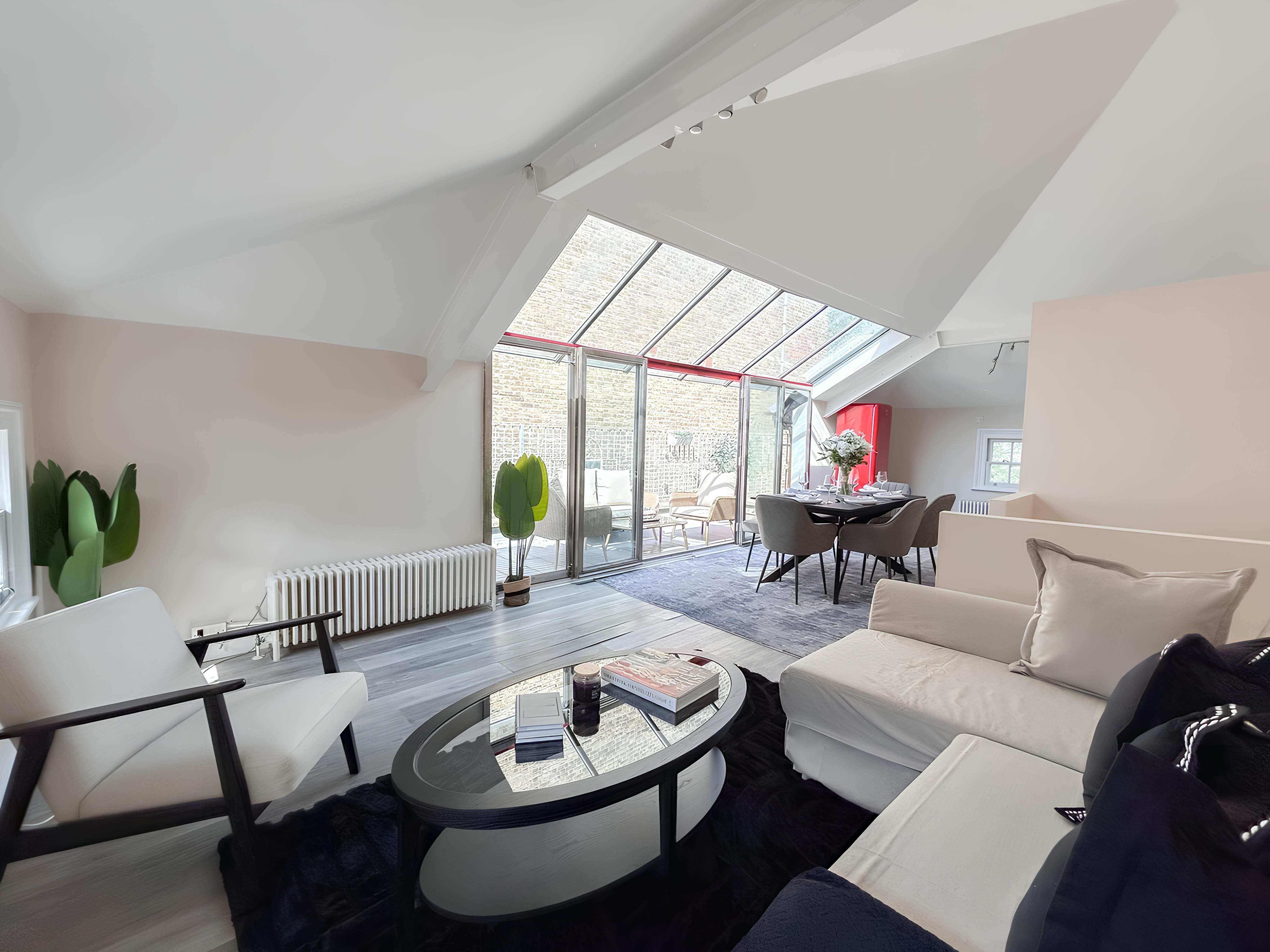 House Chepstow Bayswater: Stylish 2-Bedroom Apartment Rental with Terrace in Bayswater, London