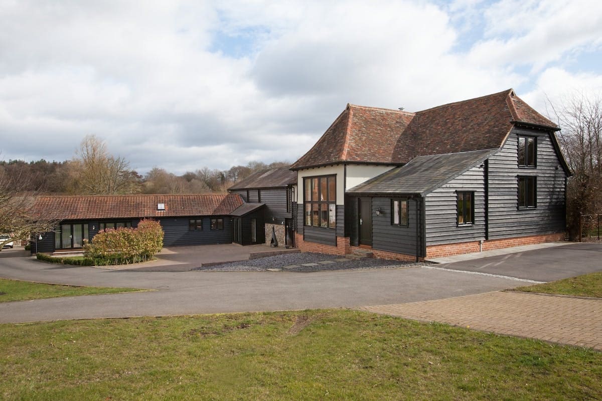 House Chignal Essex: Charming 4-Bedroom Townhouse with Countryside Views, Essex
