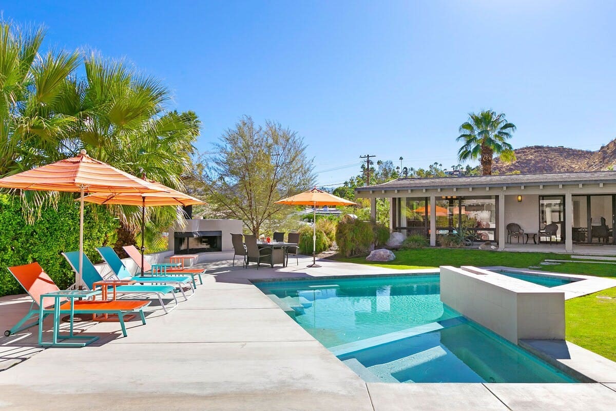 Villa Boreas Tahquitz Palm Springs: 4-Bedroom Luxury Villa with Pool and Mountain Views, Palm Springs