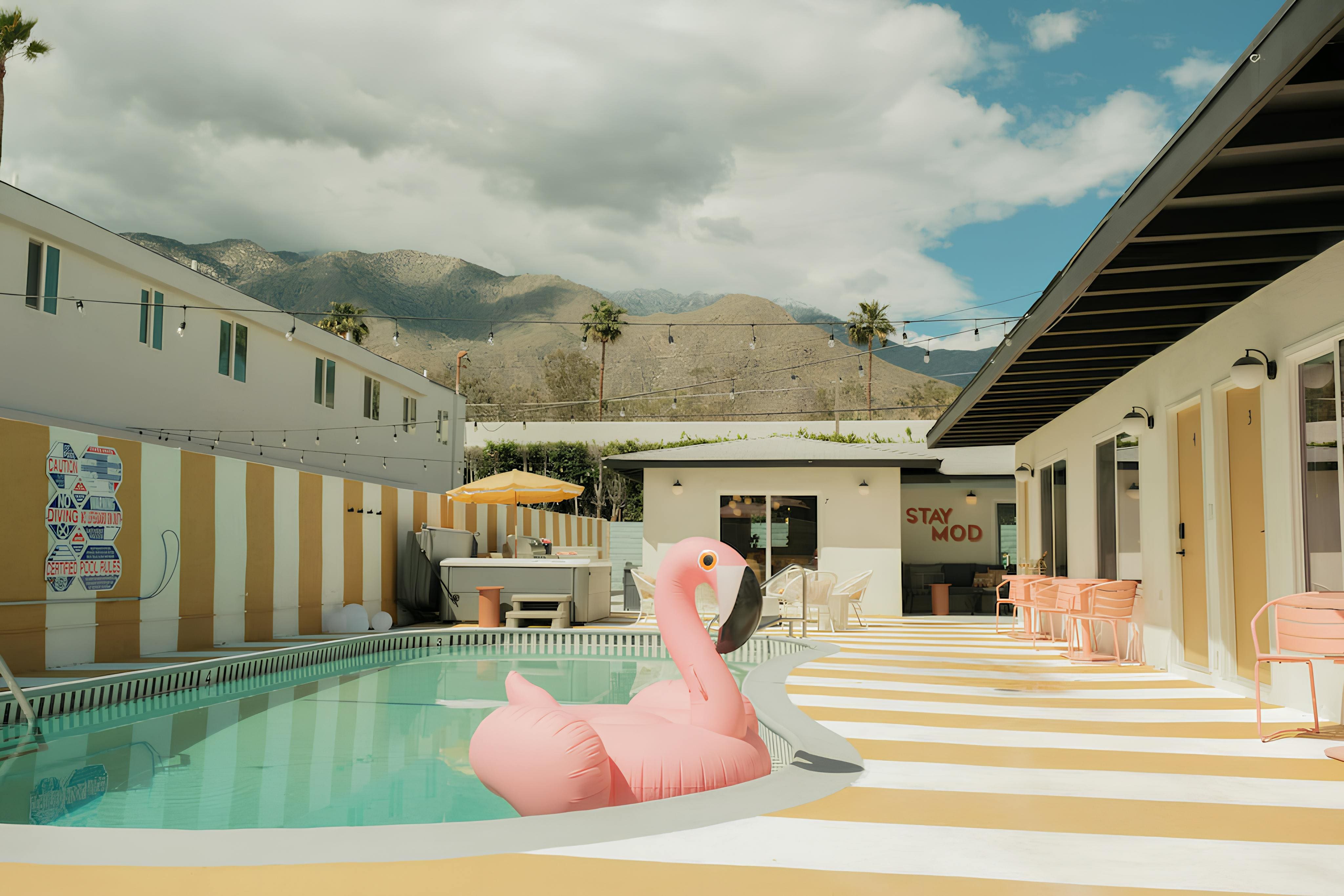 Villa Lysias Tahquitz Palm Springs: Luxury 8-Bedroom House with Pool and Hot Tub, Palm Springs