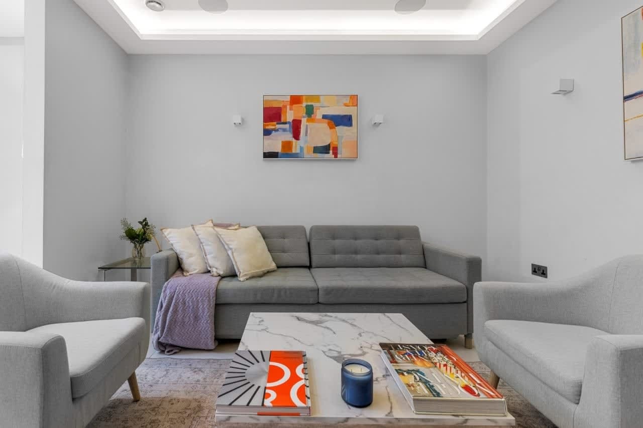 House Colville Bayswater: Stylish 2-Bedroom Apartment Rental with Family Features, Bayswater London