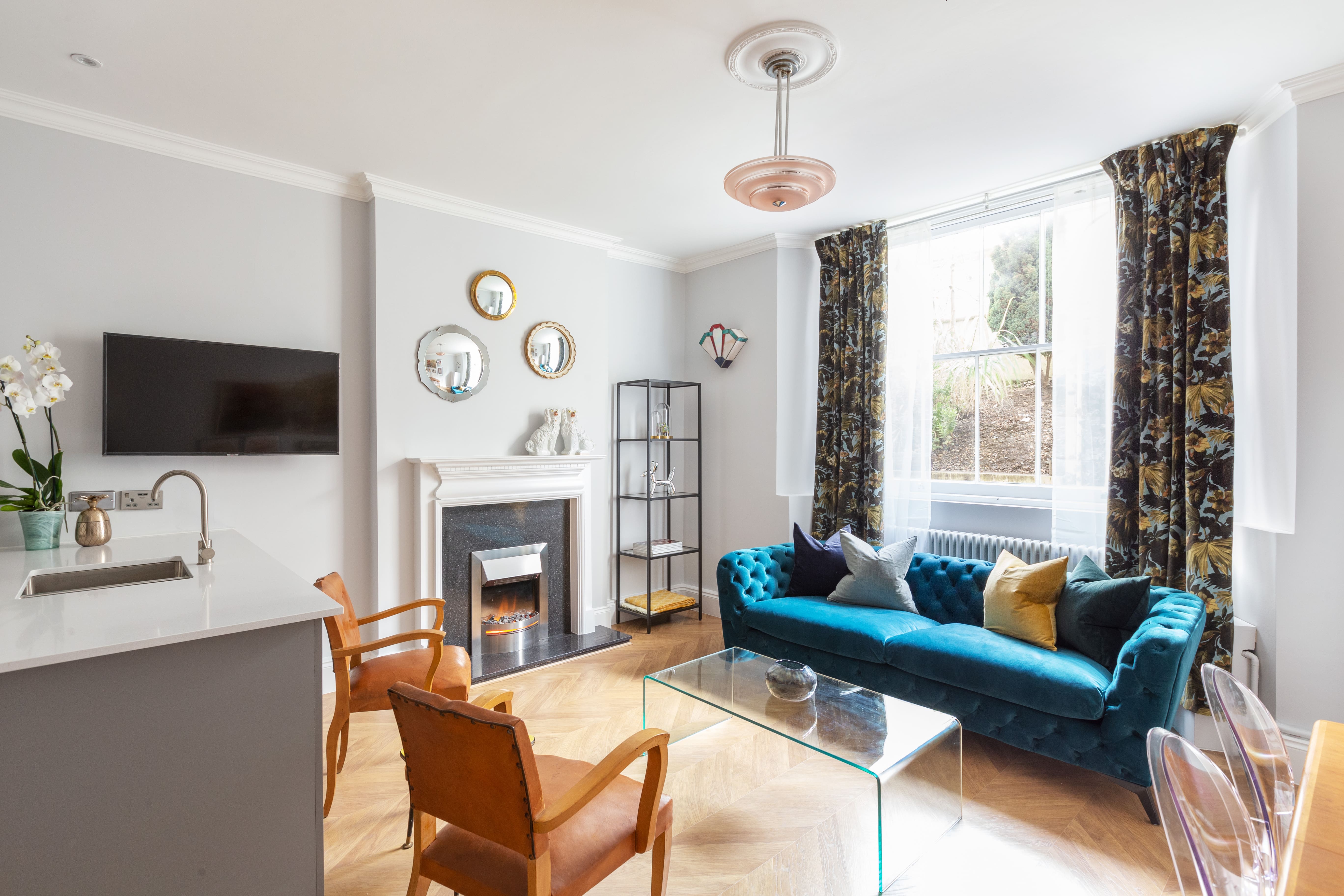 House Helm Ladbroke Notting Hill: Chic 2-Bedroom Family-Friendly Apartment Rental in Notting Hill, London