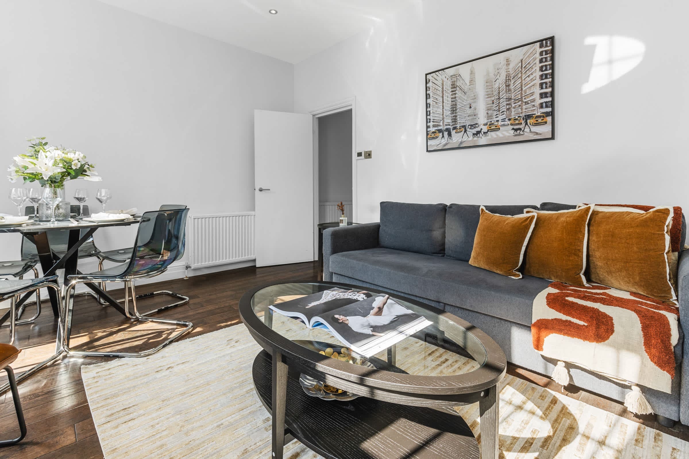 House Gloaming Ladbroke Grove Notting Hill: Stylish 2-Bedroom Apartment Rental with Roof Terrace, Notting Hill London