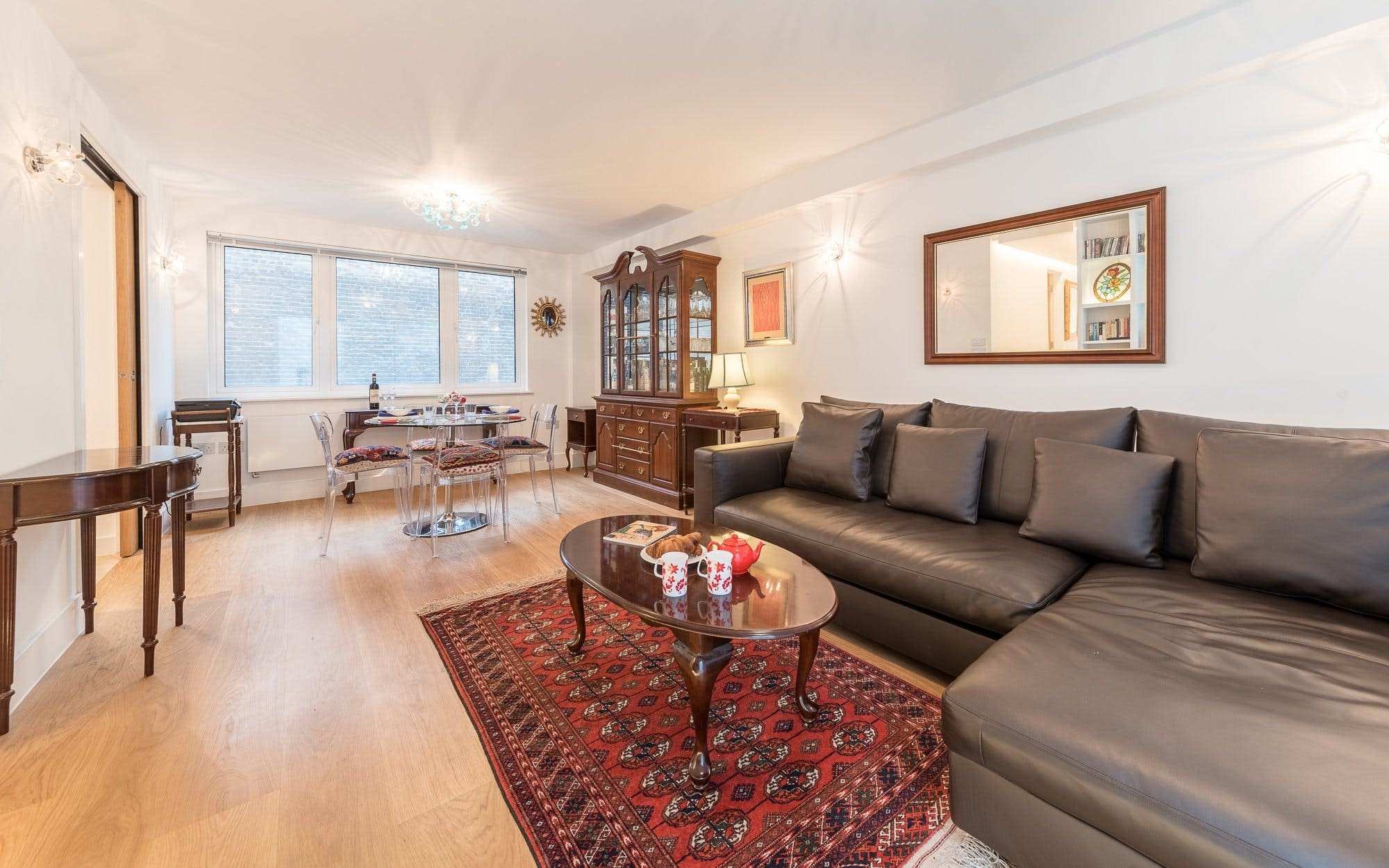 House Conduit Mayfair: Stylish 1-Bedroom Apartment with Two Bathrooms and Outdoor Terraces, Mayfair London