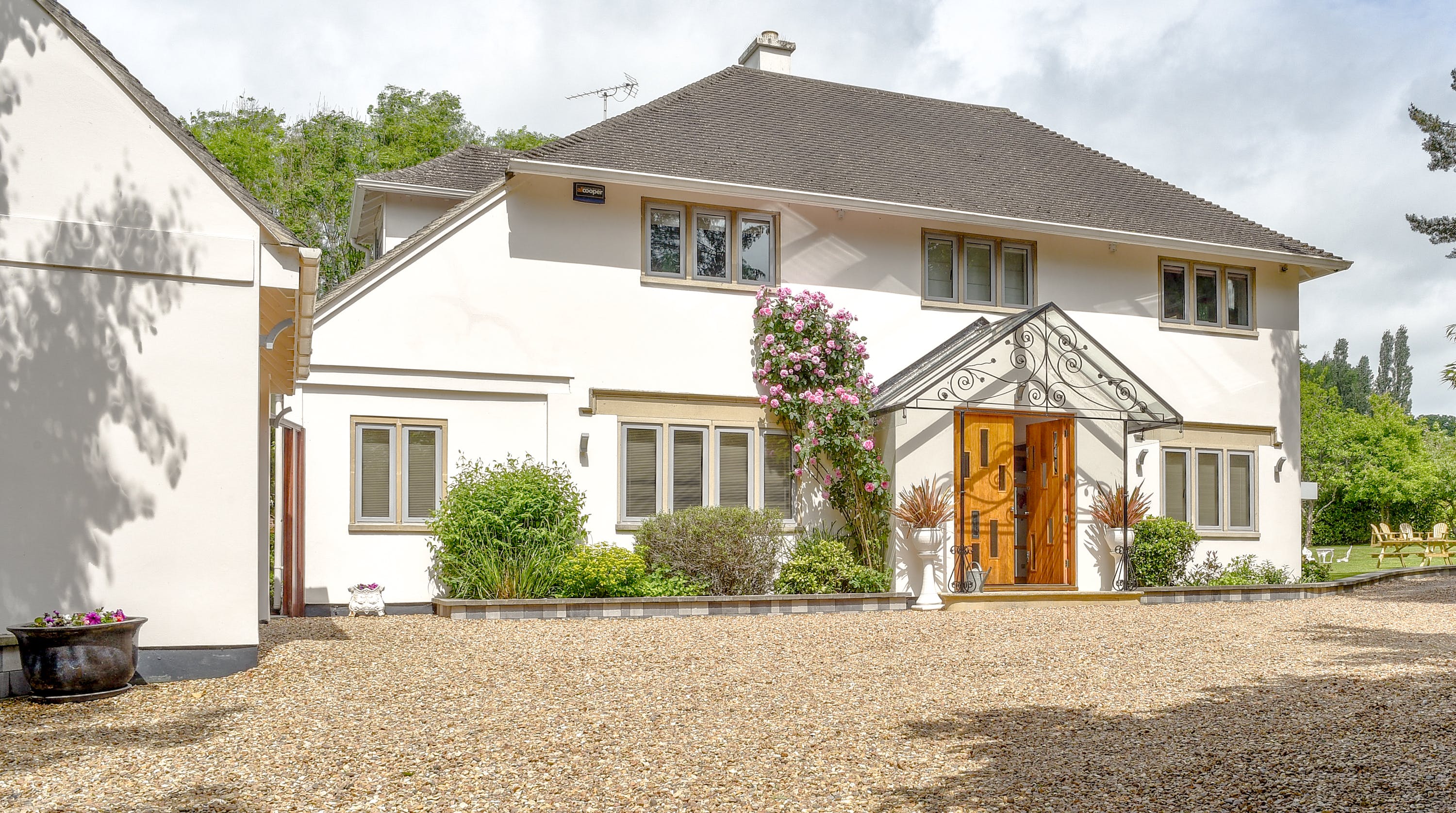 House Lysias Hatherley Cheltenham: Luxury 9-Bedroom House with Swimming Pool and Tennis Court, Cheltenham