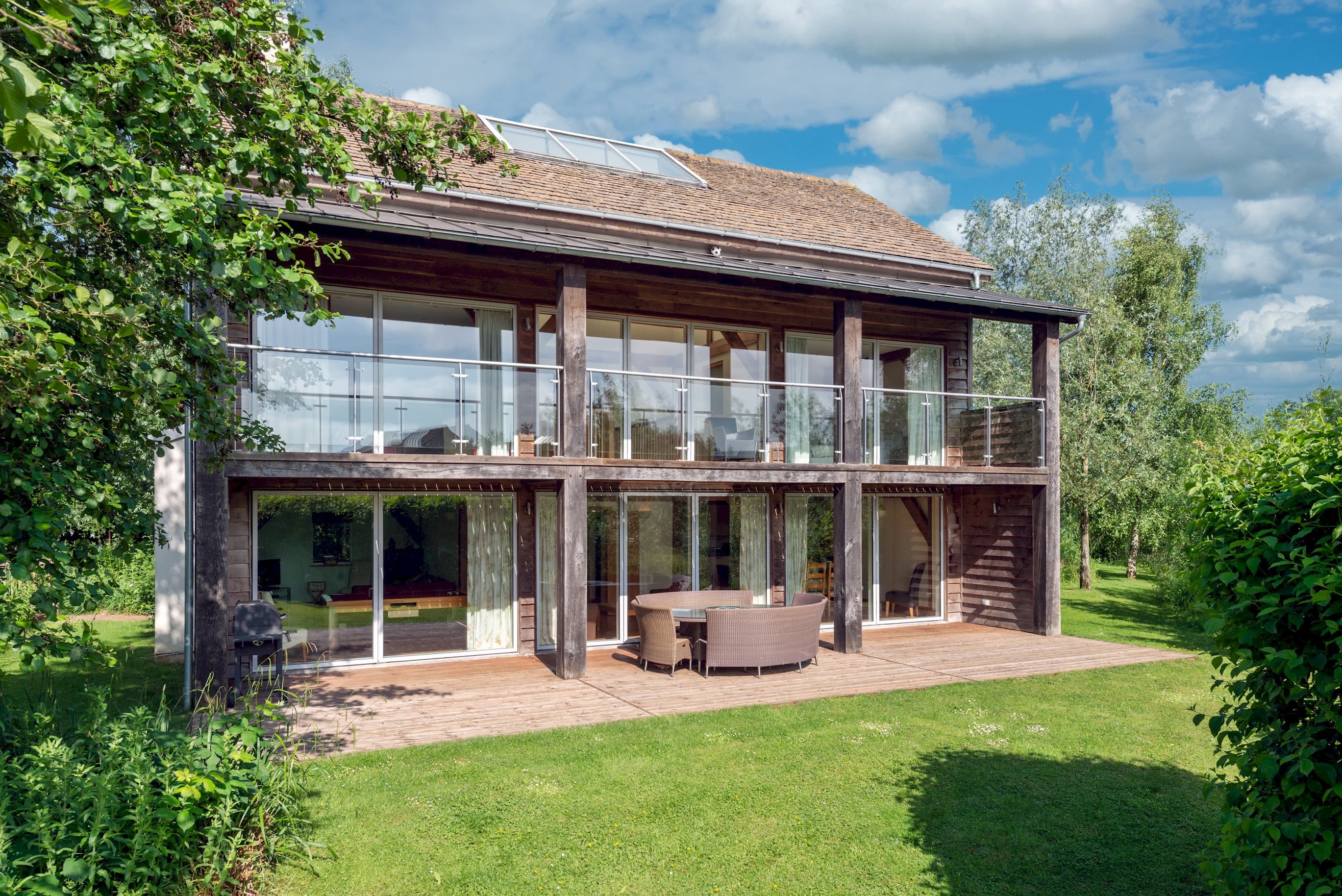 House Helm Blunsdon Cricklade: Spacious 5-Bedroom House with Tennis Court and Pool, Gloucestershire