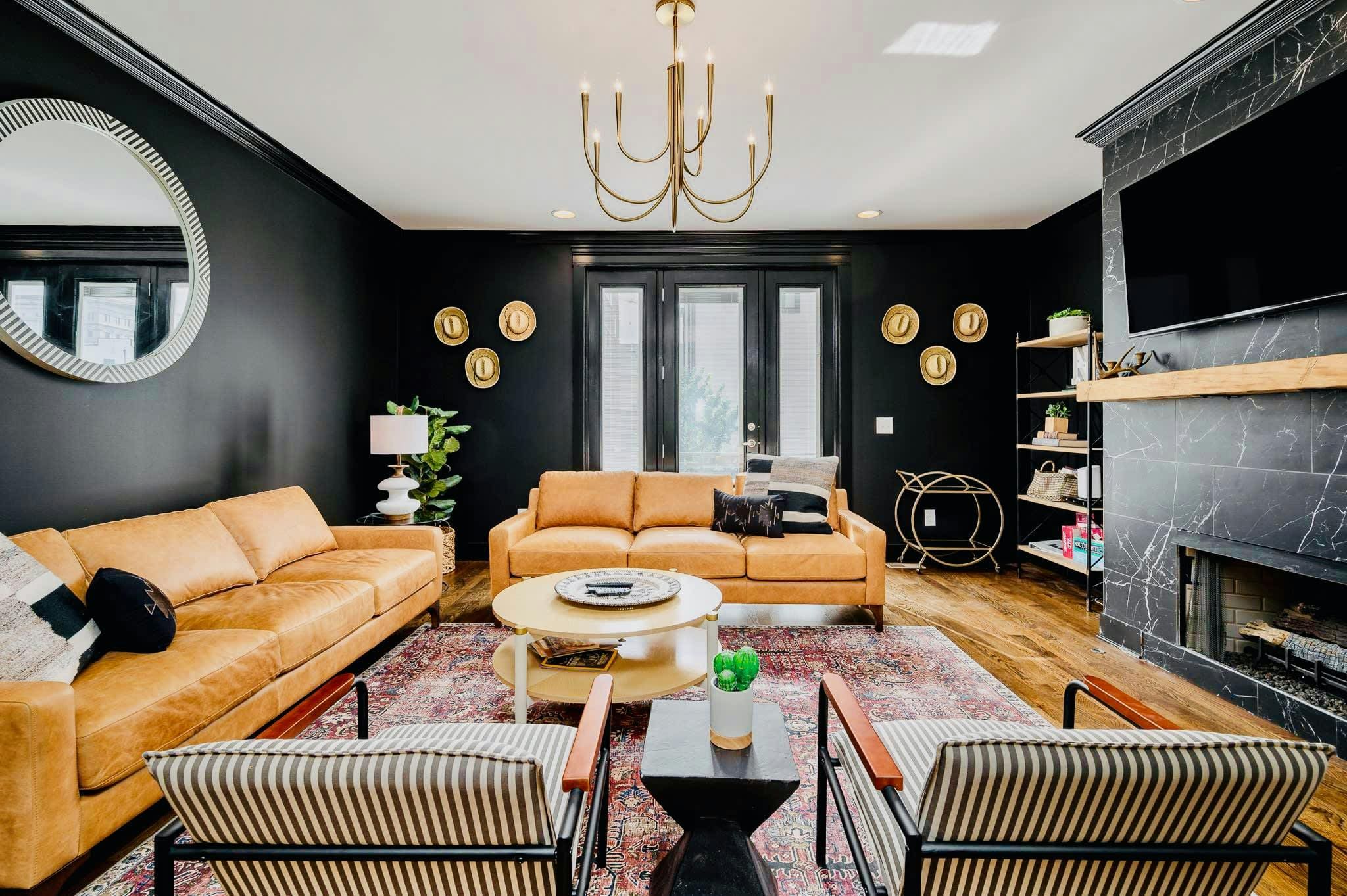 Villa Alba Shelby Tennessee: Luxury 4-Bedroom House with Rooftop Deck, Air-Con in Nashville