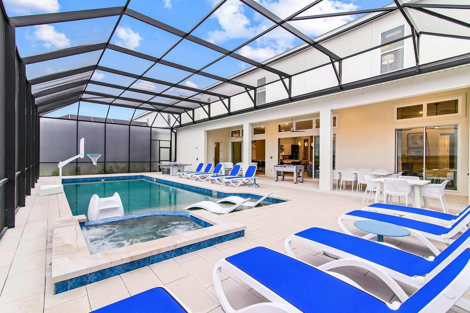 Villa Levante Lakeolina Florida: Spacious 11-Bedroom Villa with Pool and Gym, Polk County