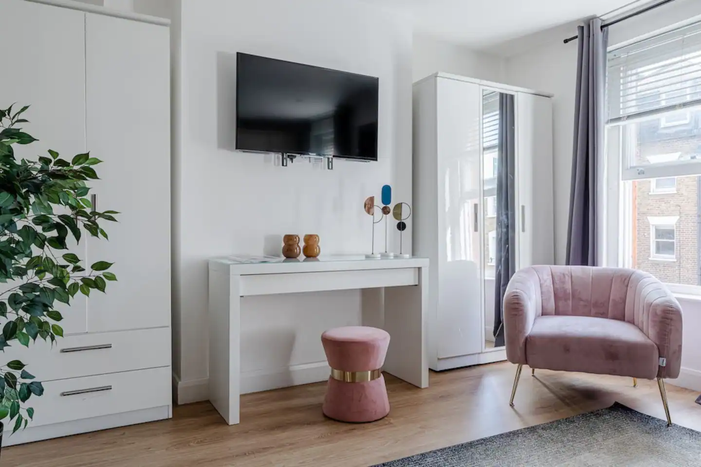 House Gloaming Whitfield Fitzrovia: Elegant 3-Bedroom Apartment for Families, Fitzrovia London