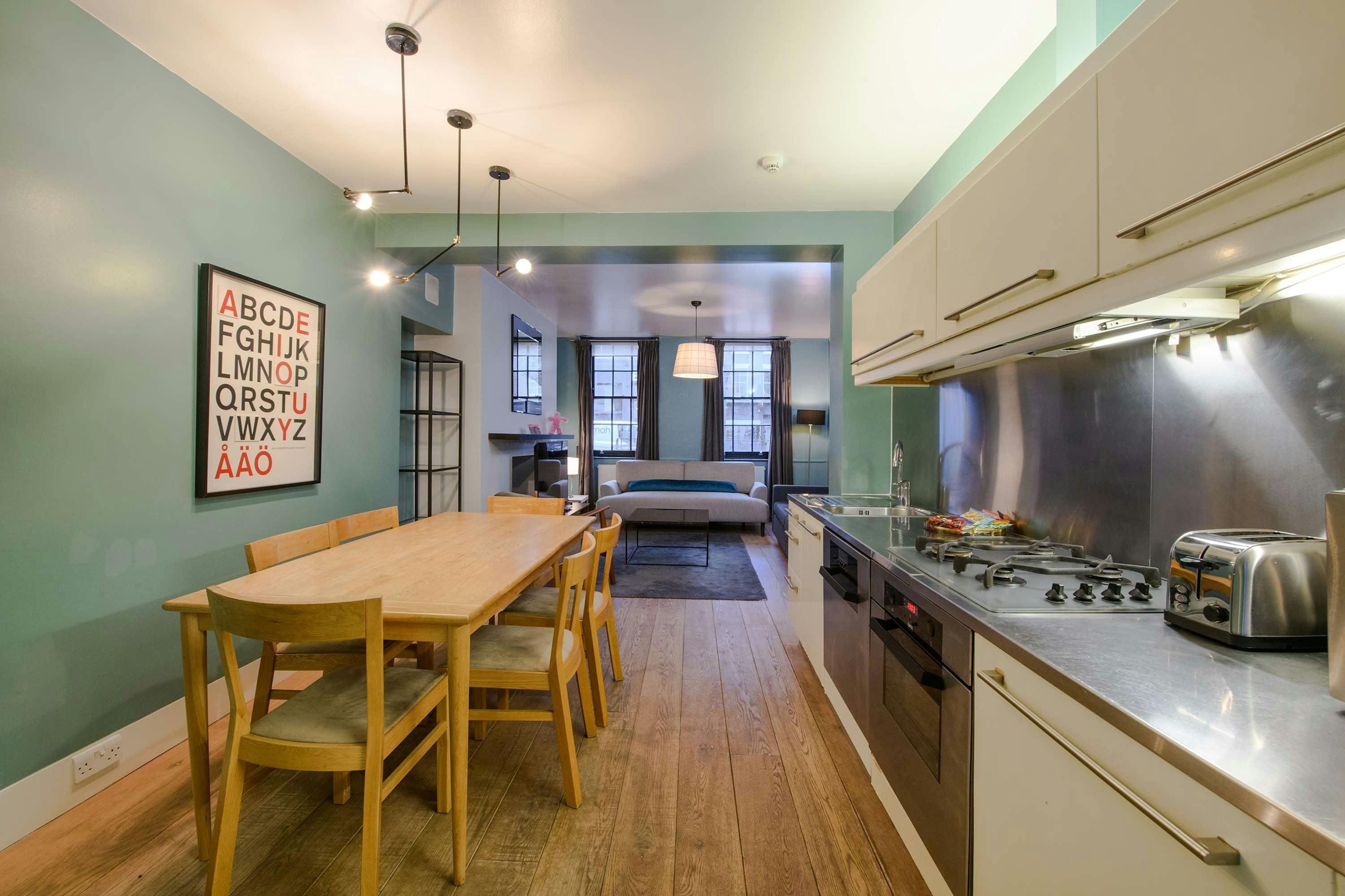 House Fitzroy Fitzrovia: Charming 2-Bedroom Apartment Rental with Family-Friendly Features in Fitzrovia