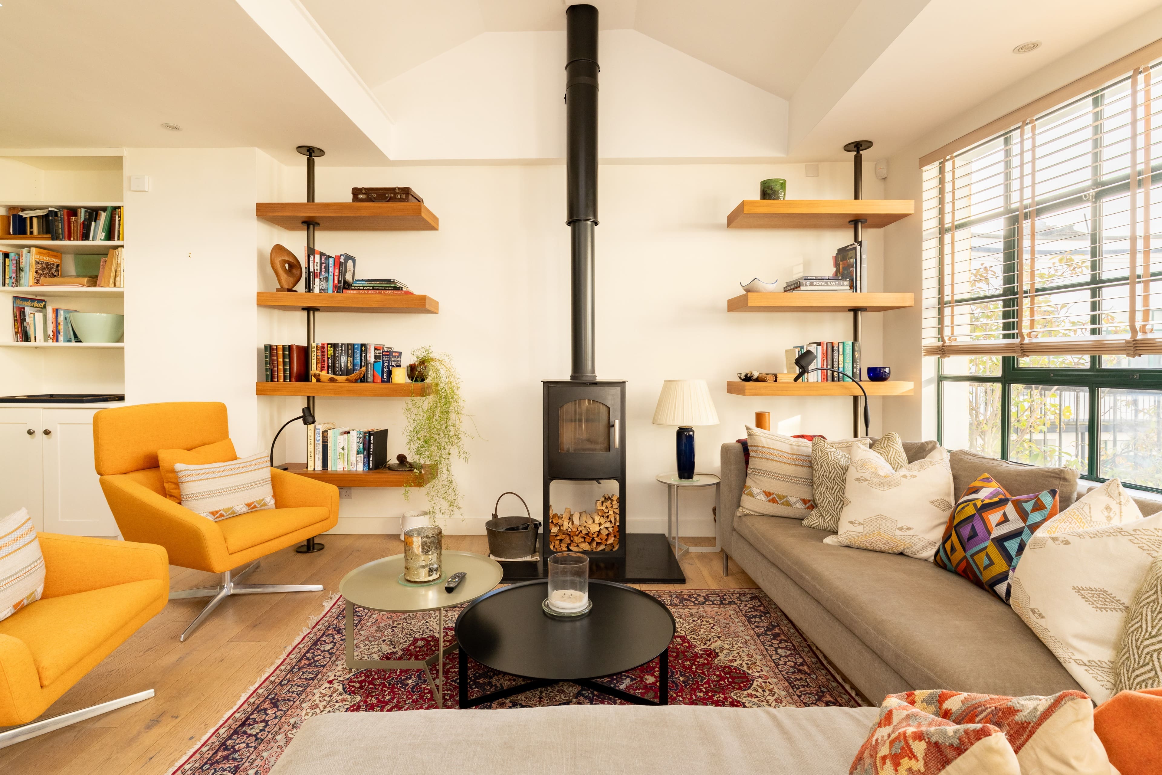 House Gorse Munster Fulham: Charming 2-Bedroom Townhouse Rental with Dedicated Office, Fulham London