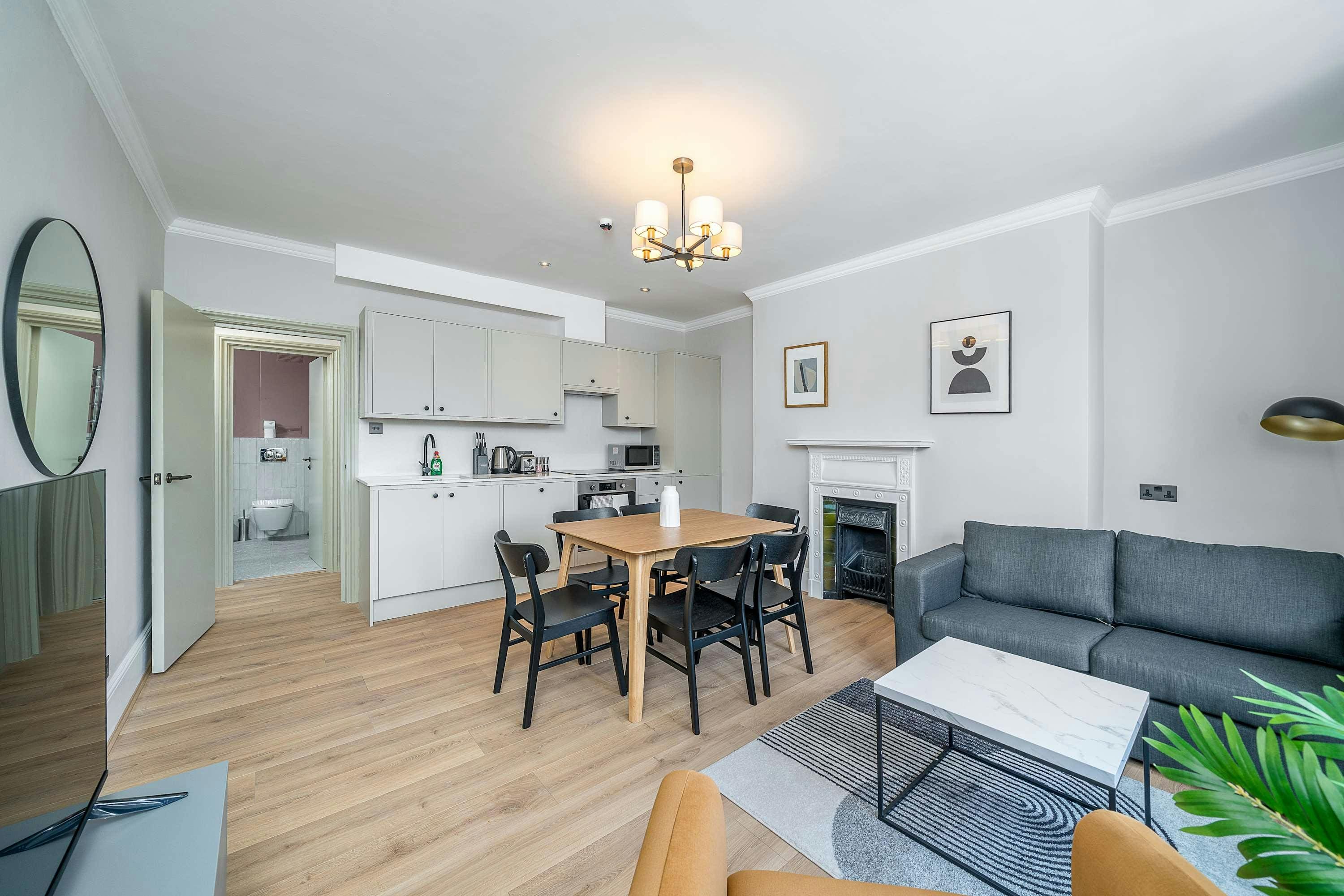 House Goodge Fitzrovia: Chic 2-Bedroom Apartment Rental with Family-Friendly Features, Fitzrovia London
