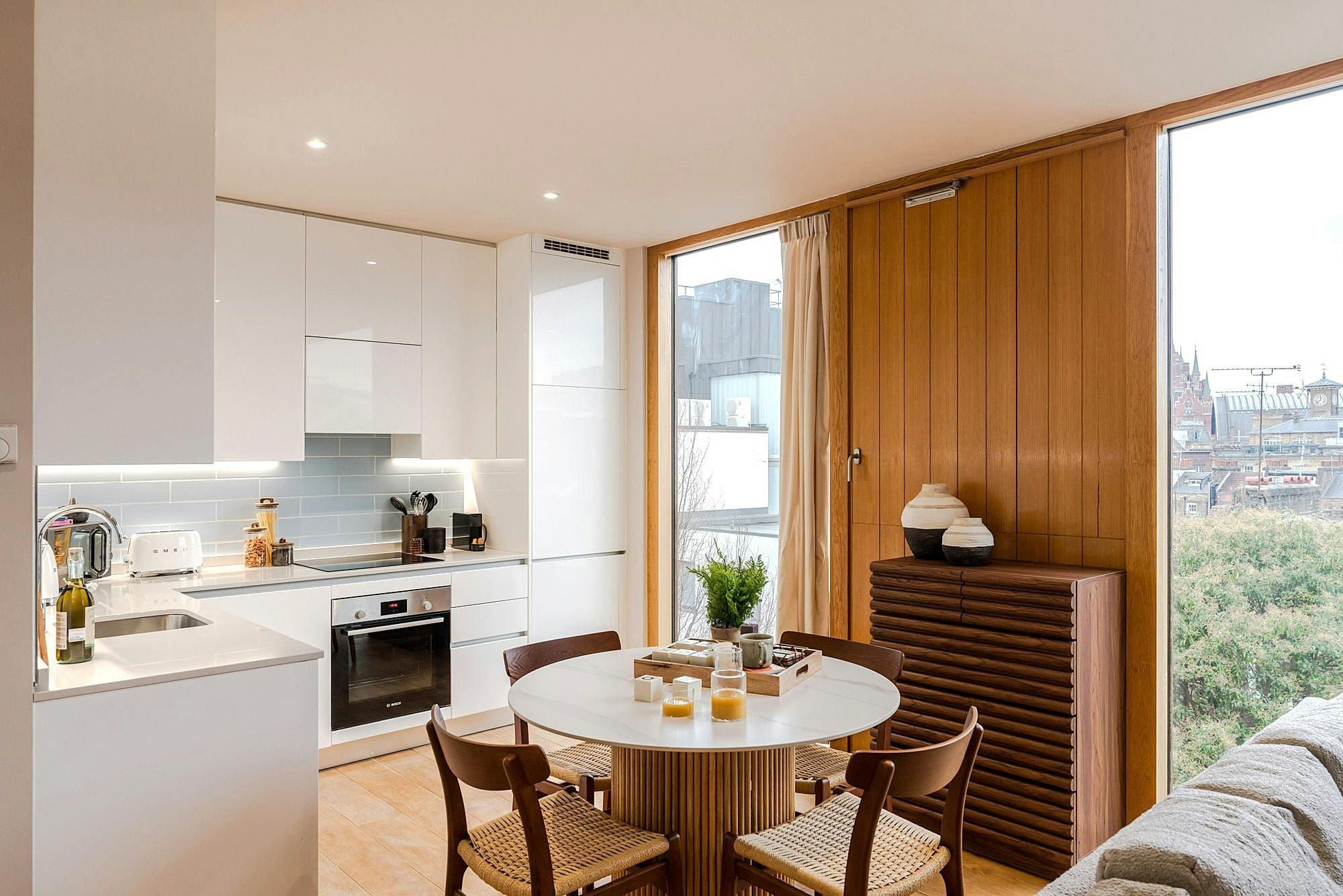 House Eventide Pentonville Kings Cross: Chic 2-Bedroom Apartment Rental with Family-Friendly Features, Kings Cross London