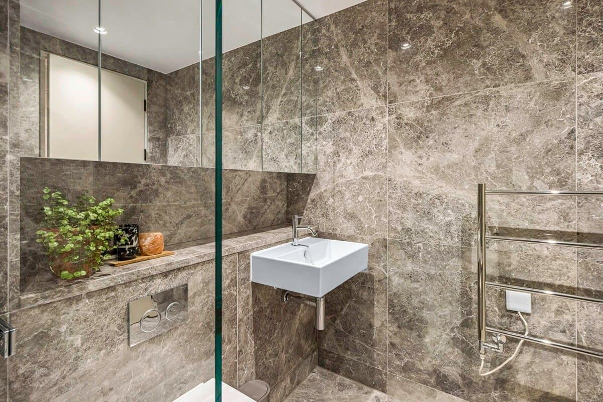 House Gray’s Holborn: Chic 2-Bedroom Townhouse Rental with Air-Con in Holborn, London