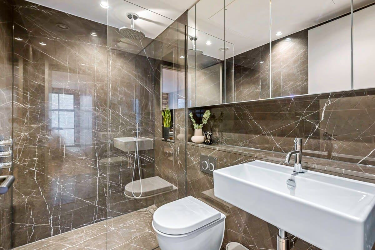 House Gray’s Holborn: Chic 2-Bedroom Townhouse Rental with Air-Con in Holborn, London