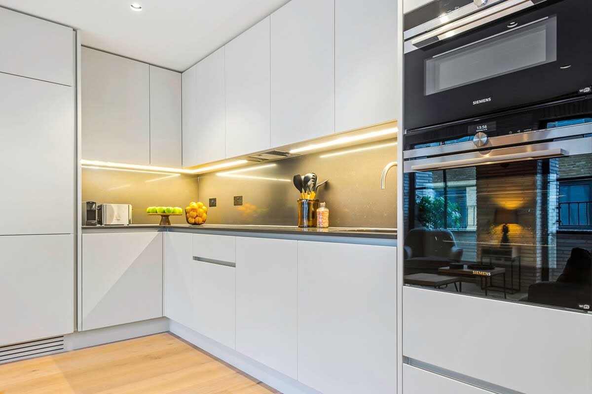 House Gray’s Holborn: Chic 2-Bedroom Townhouse Rental with Air-Con in Holborn, London
