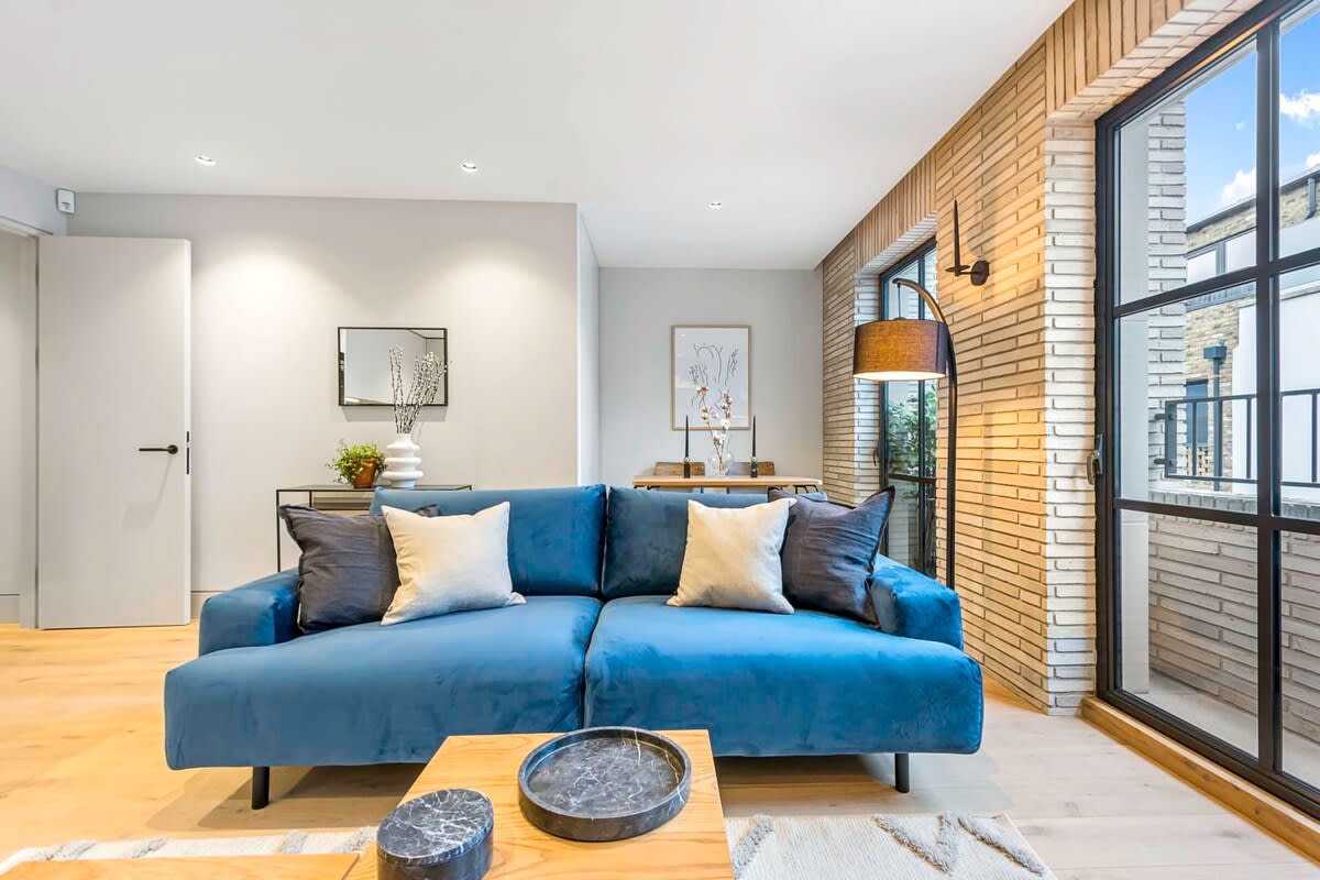 House Gray’s Holborn: Chic 2-Bedroom Townhouse Rental with Air-Con in Holborn, London