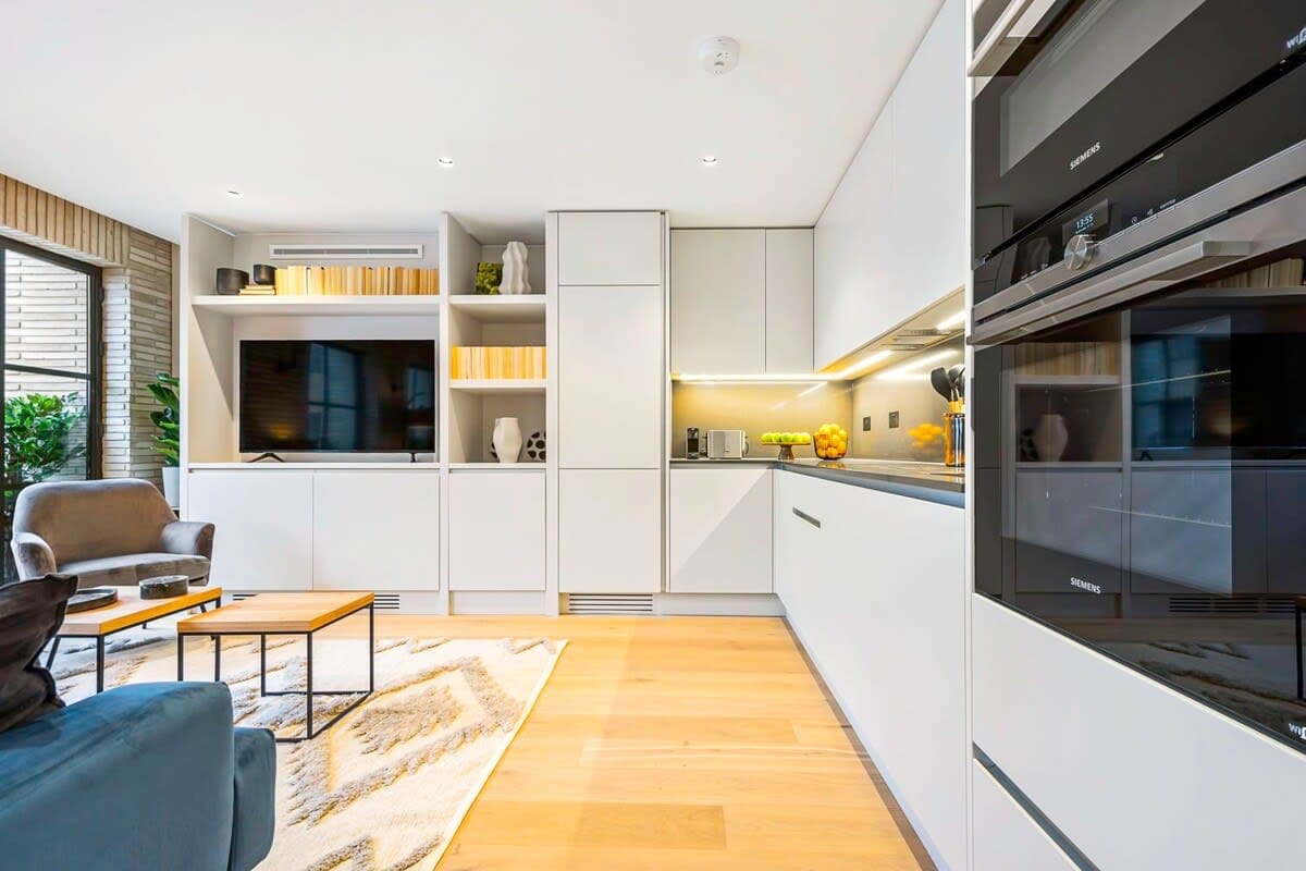 House Gray’s Holborn: Chic 2-Bedroom Townhouse Rental with Air-Con in Holborn, London