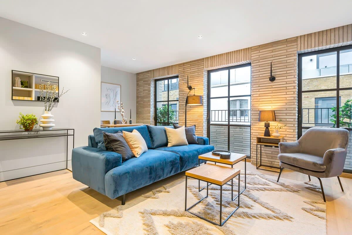 House Gray’s Holborn: Chic 2-Bedroom Townhouse Rental with Air-Con in Holborn, London