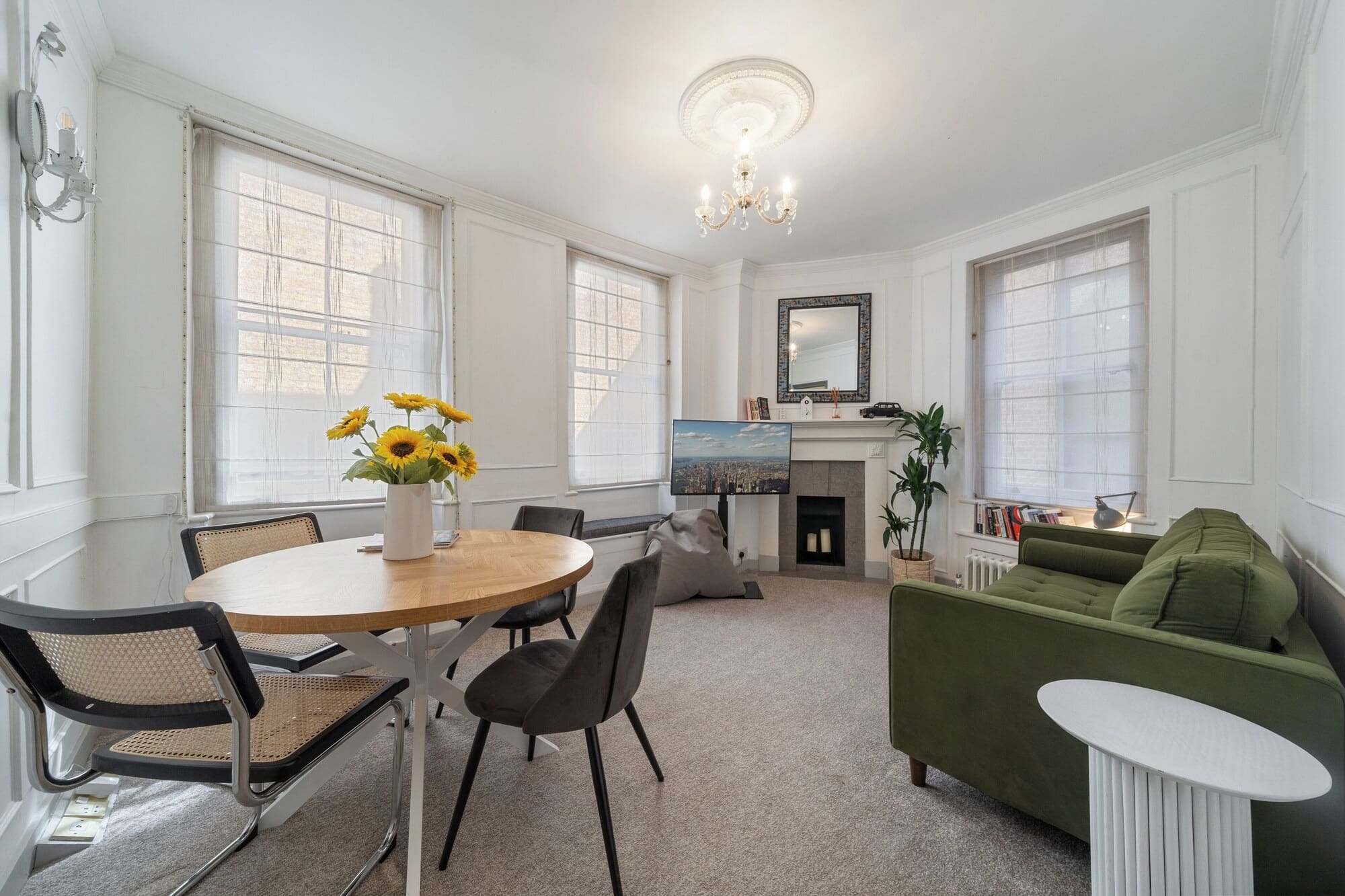 House Heather Berkeley Mayfair: Elegant 1-Bedroom Townhouse Rental with Air-Con in Mayfair London
