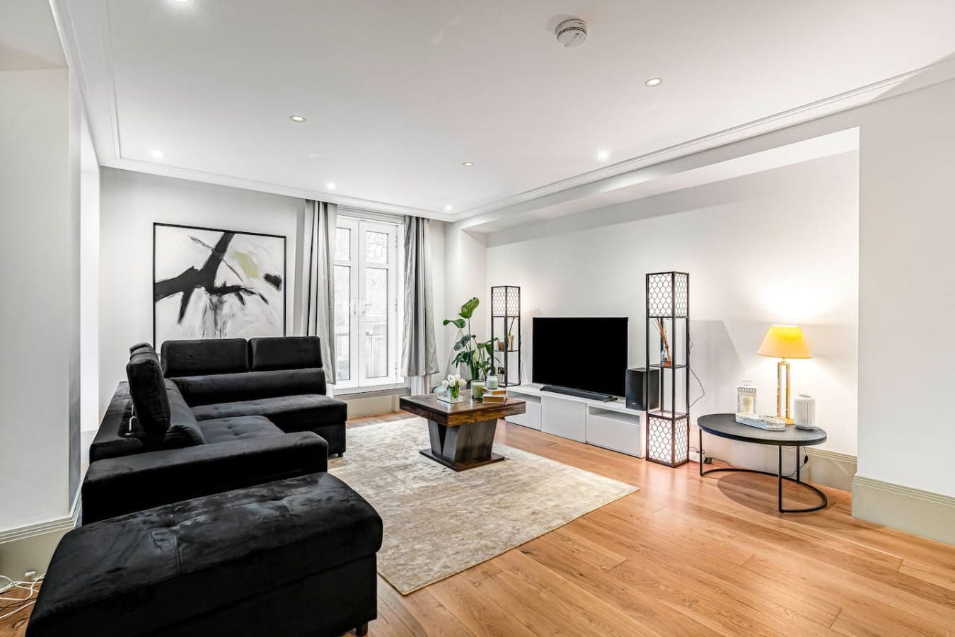 House Gregale Berkeley Mayfair: Exquisite 2-Bedroom Luxury Apartment with Park Views, Mayfair