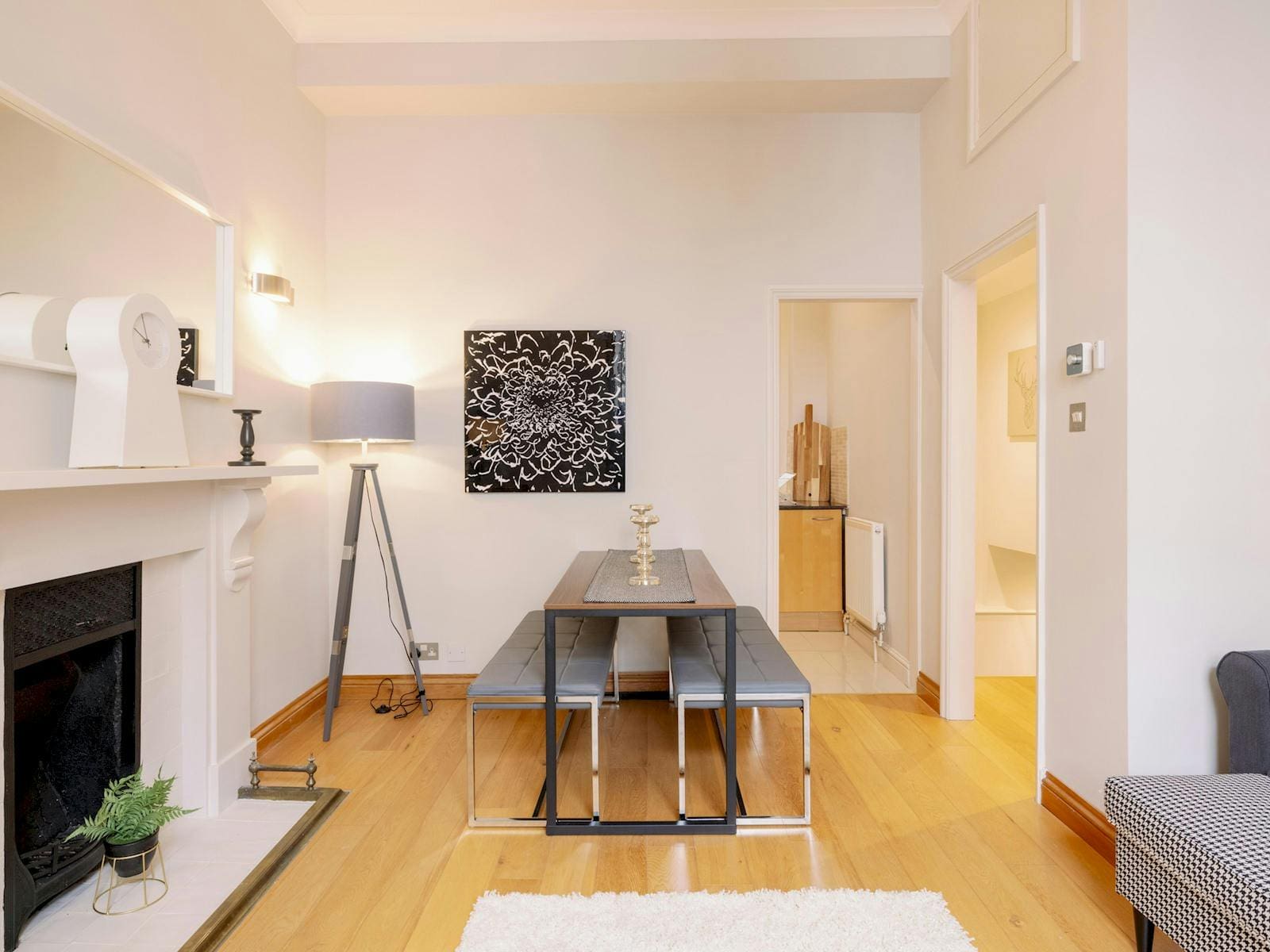 House Helm Chelsea Pimlico: Charming 2-Bedroom Townhouse Rental with Private Outdoor Space, Pimlico London