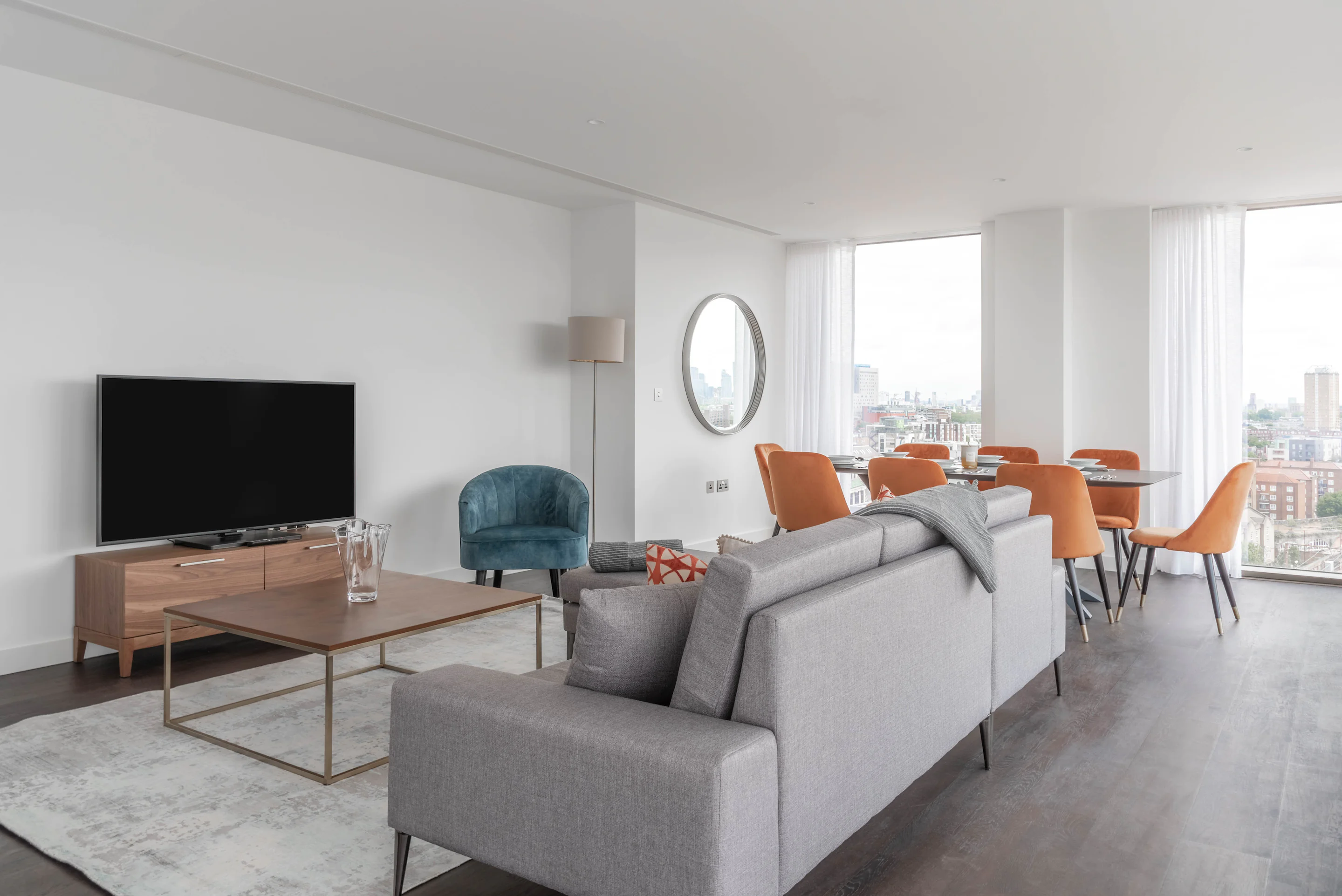 House Gun Wharf Wapping: Chic 2-Bedroom Apartment Rental with Amenities in Wapping London
