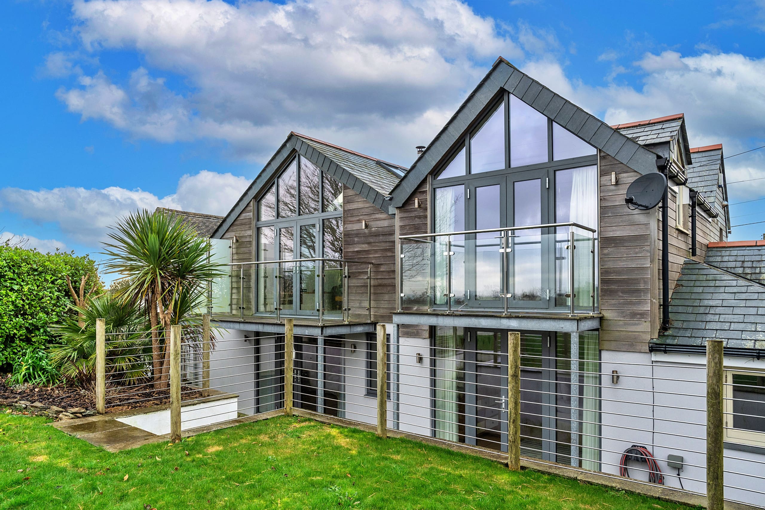 House Gwendreath Roseland: Luxury 4-Bedroom House with Sea Views and Family Amenities, Roseland Peninsula