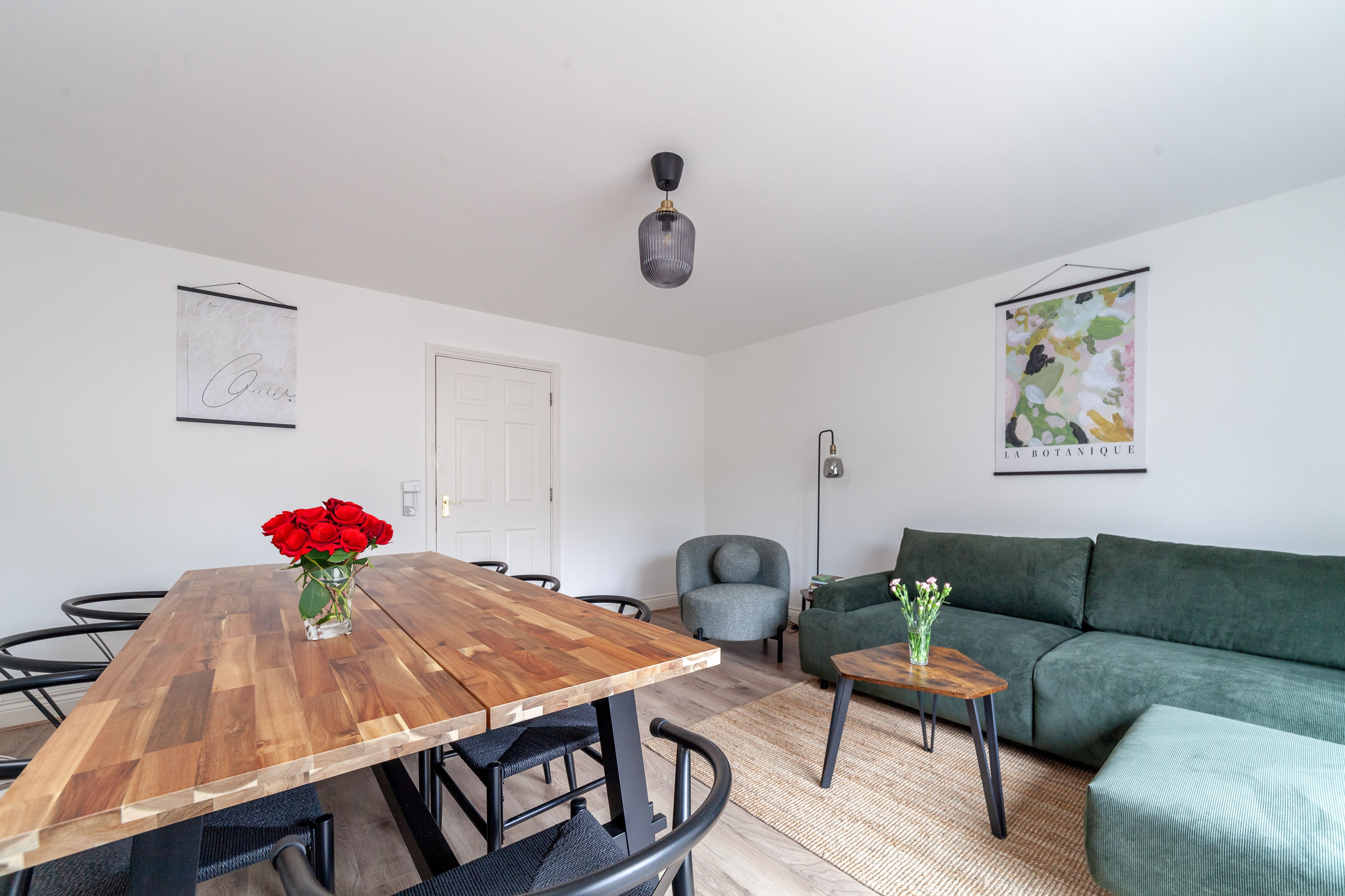 House Hackney Wick Stratford: Spacious 3-Bedroom Family Apartment Rental Stratford London with Parking