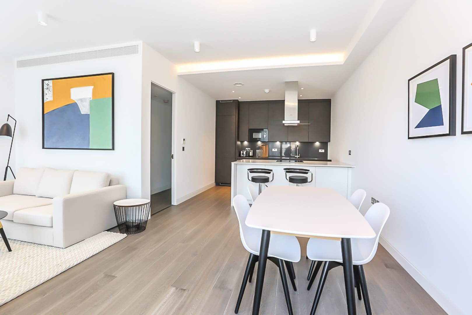 House Rowan Whitmore Shoreditch: Contemporary 2-Bedroom Townhouse Rental with Air Conditioning in Shoreditch