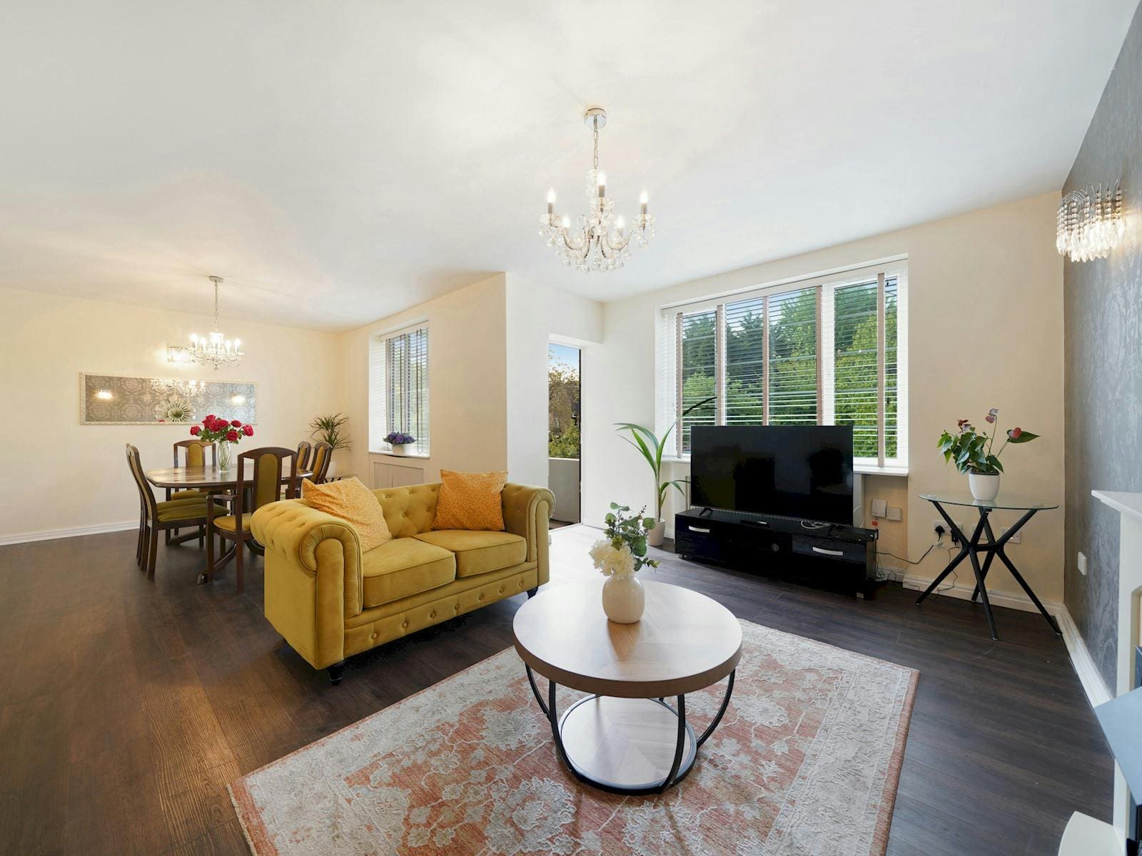 House Heathview Hampstead: Bright 3-Bedroom Apartment Rental with Balcony and Parking, Hampstead London