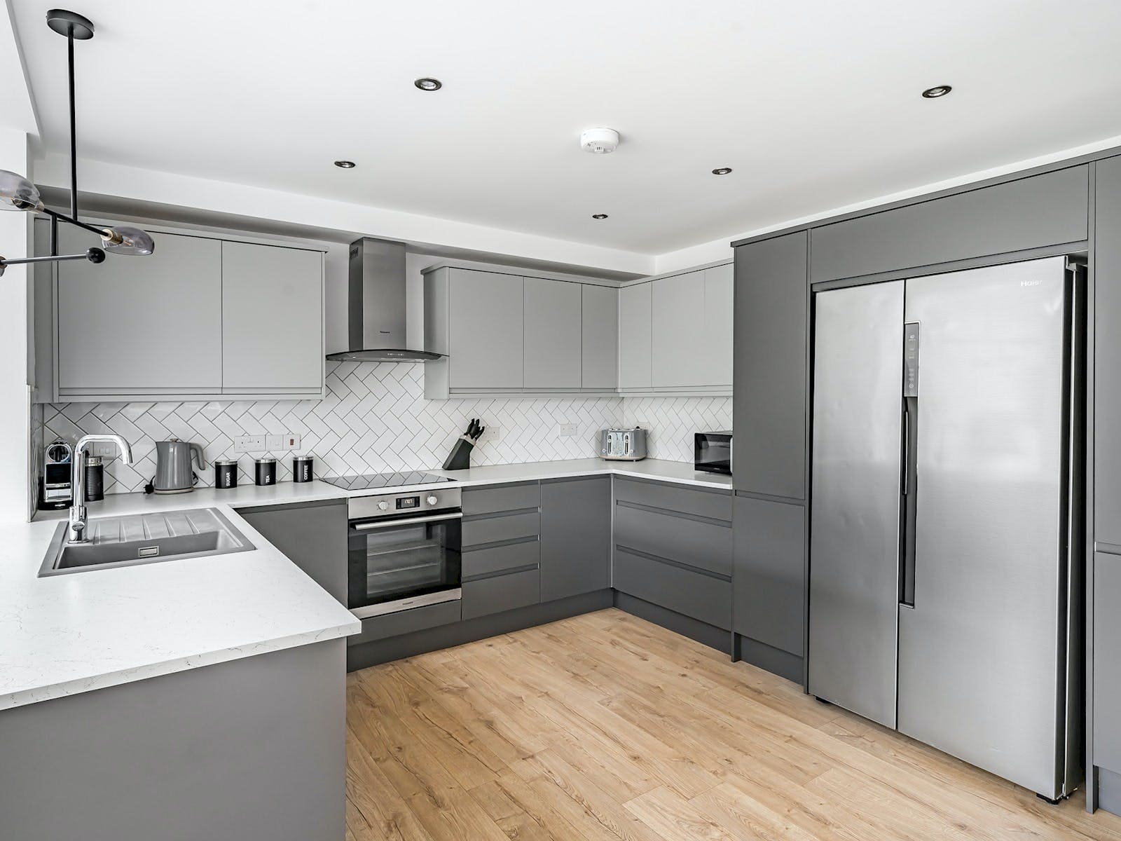 House Hinksey Oxford: Spacious 4-Bedroom Apartment Rental with Family Features in Oxford