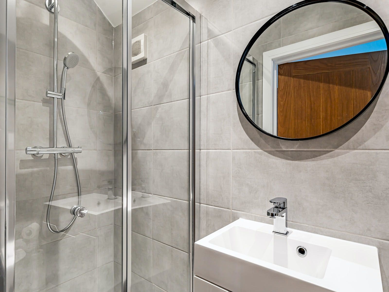 House Hinksey Oxford: Spacious 4-Bedroom Apartment Rental with Family Features in Oxford