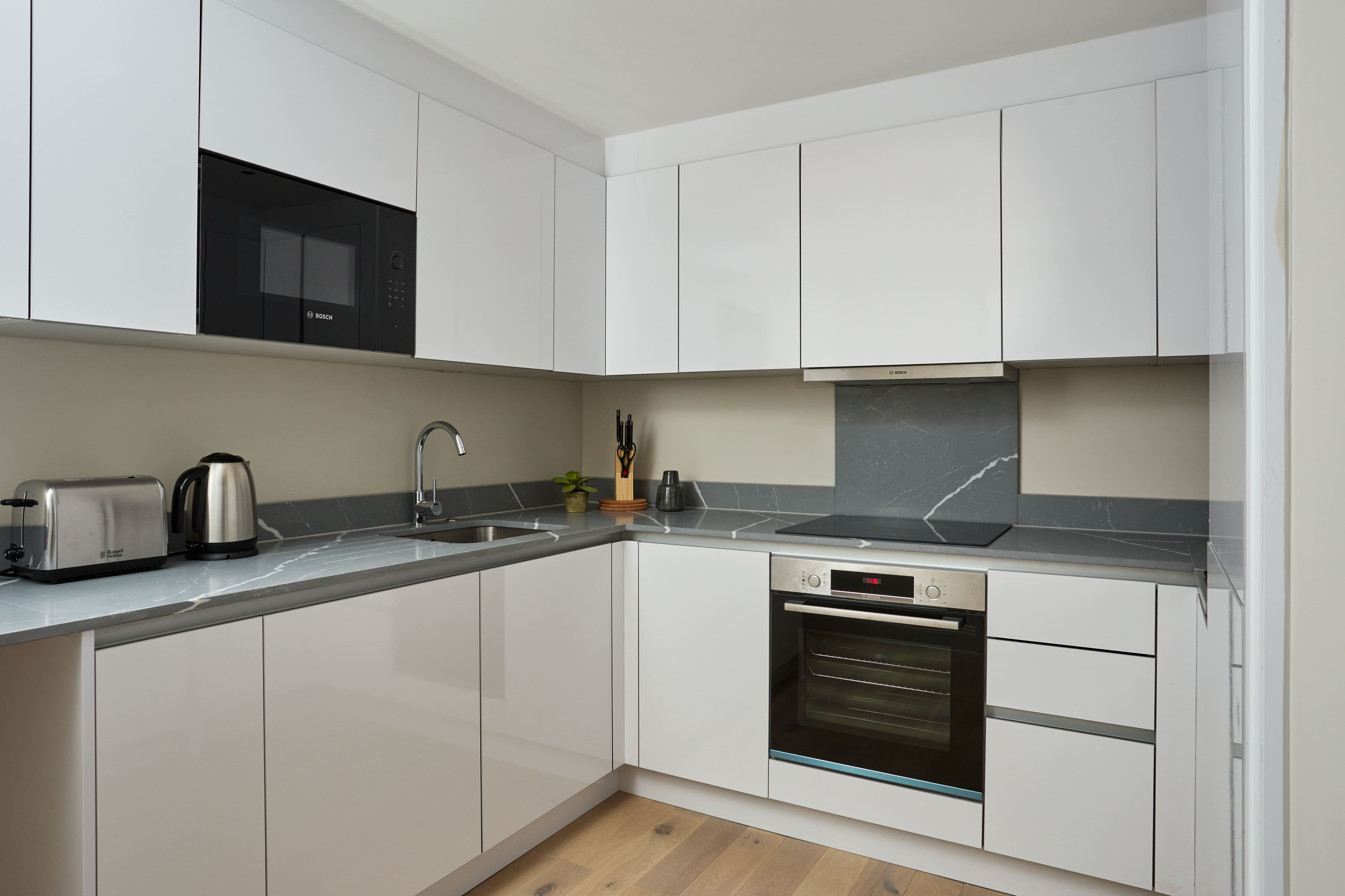 House Holbornia Holborn: Stylish 2-Bedroom Apartment Rental with Air Conditioning in Holborn London