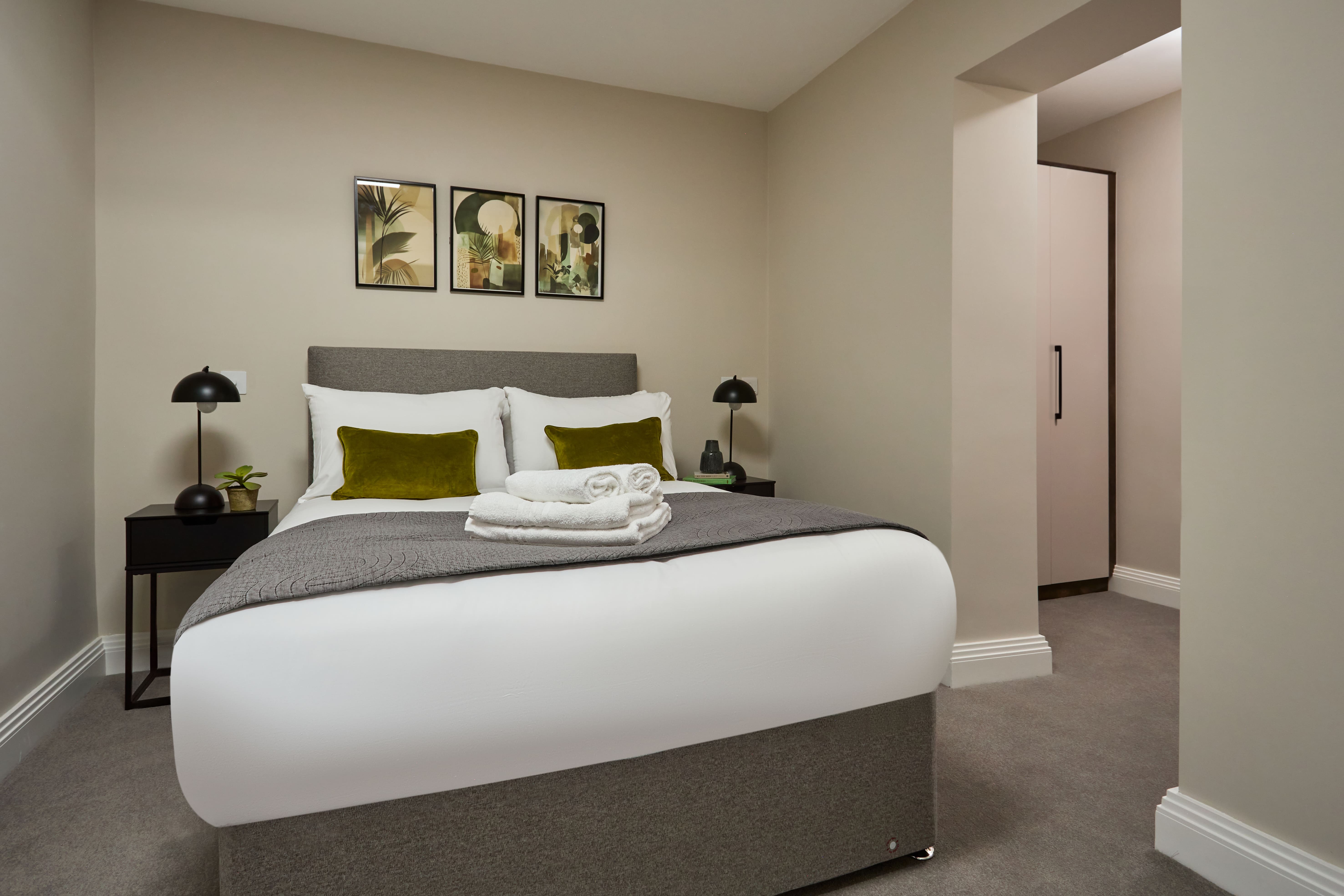 House Holbornia Holborn: Stylish 2-Bedroom Apartment Rental with Air Conditioning in Holborn London