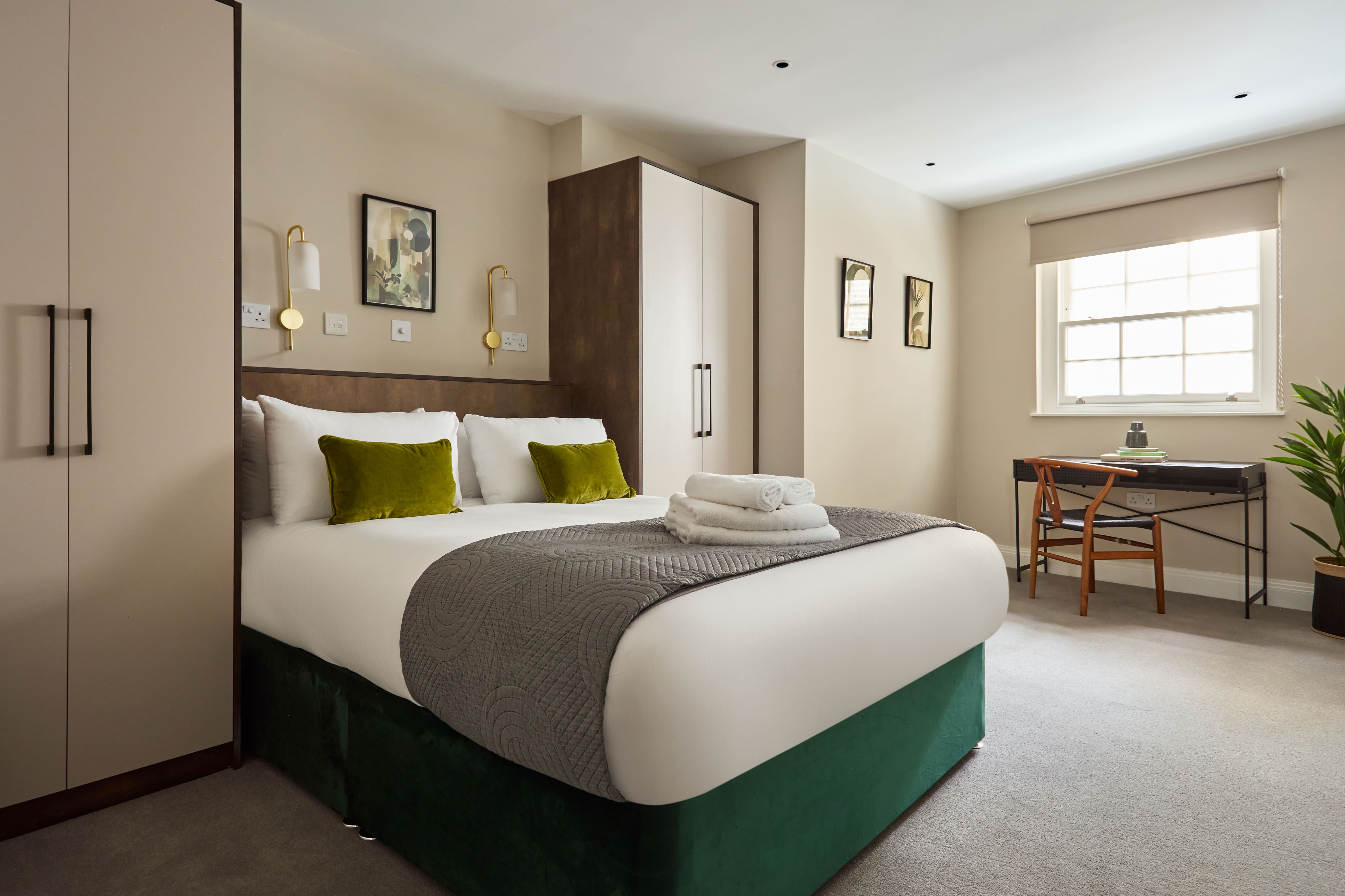 House Holbornia Holborn: Stylish 2-Bedroom Apartment Rental with Air Conditioning in Holborn London