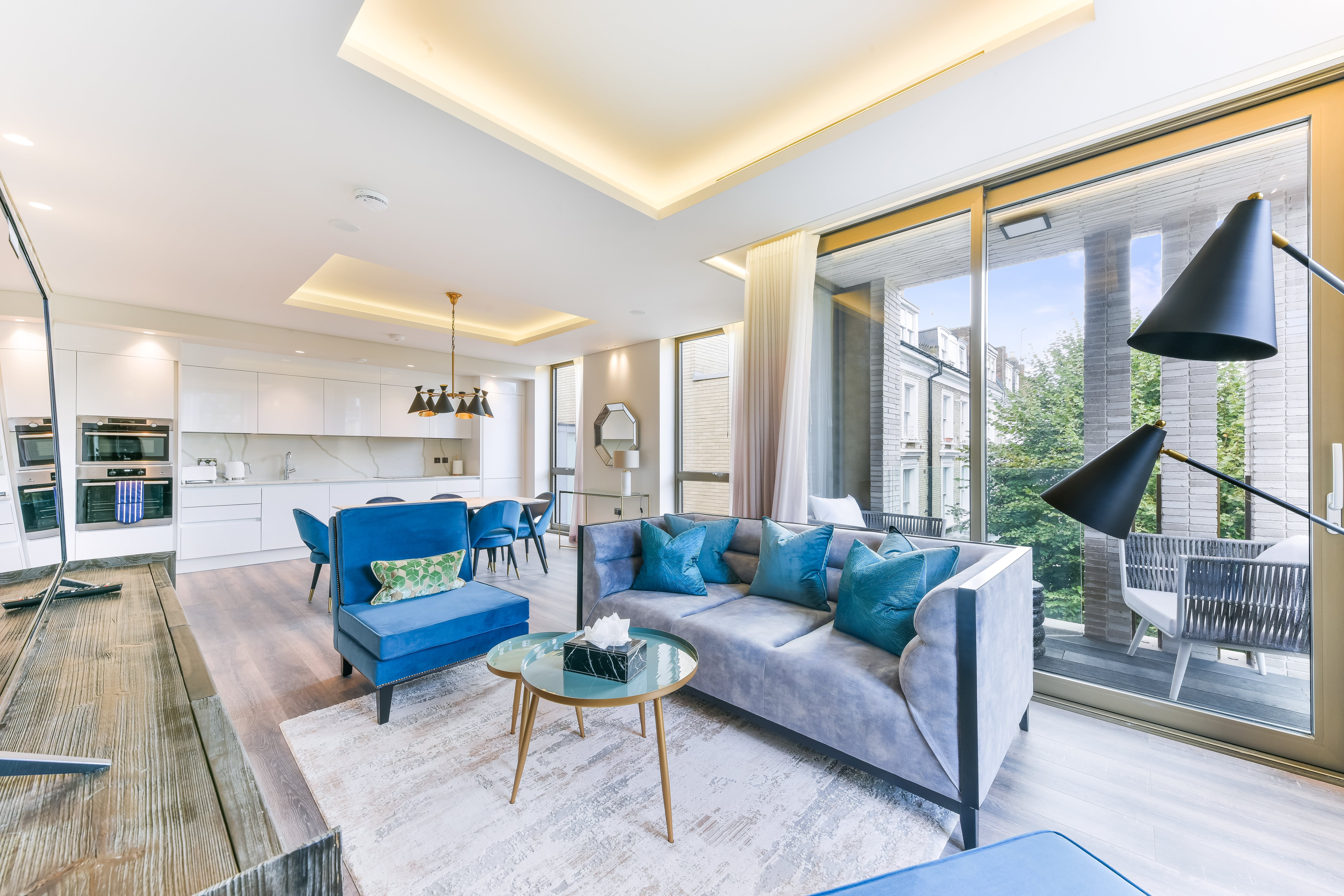House Gloaming Phillimore Holland Park: Modern 2-Bedroom Apartment Rental with Balcony in Holland Park London