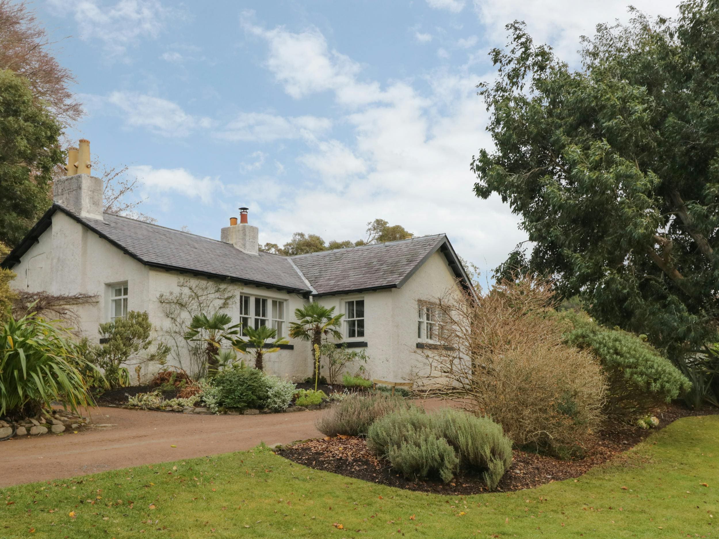 House Inverewe Highland: Charming 3-Bedroom Apartment with Garden Access in Highland