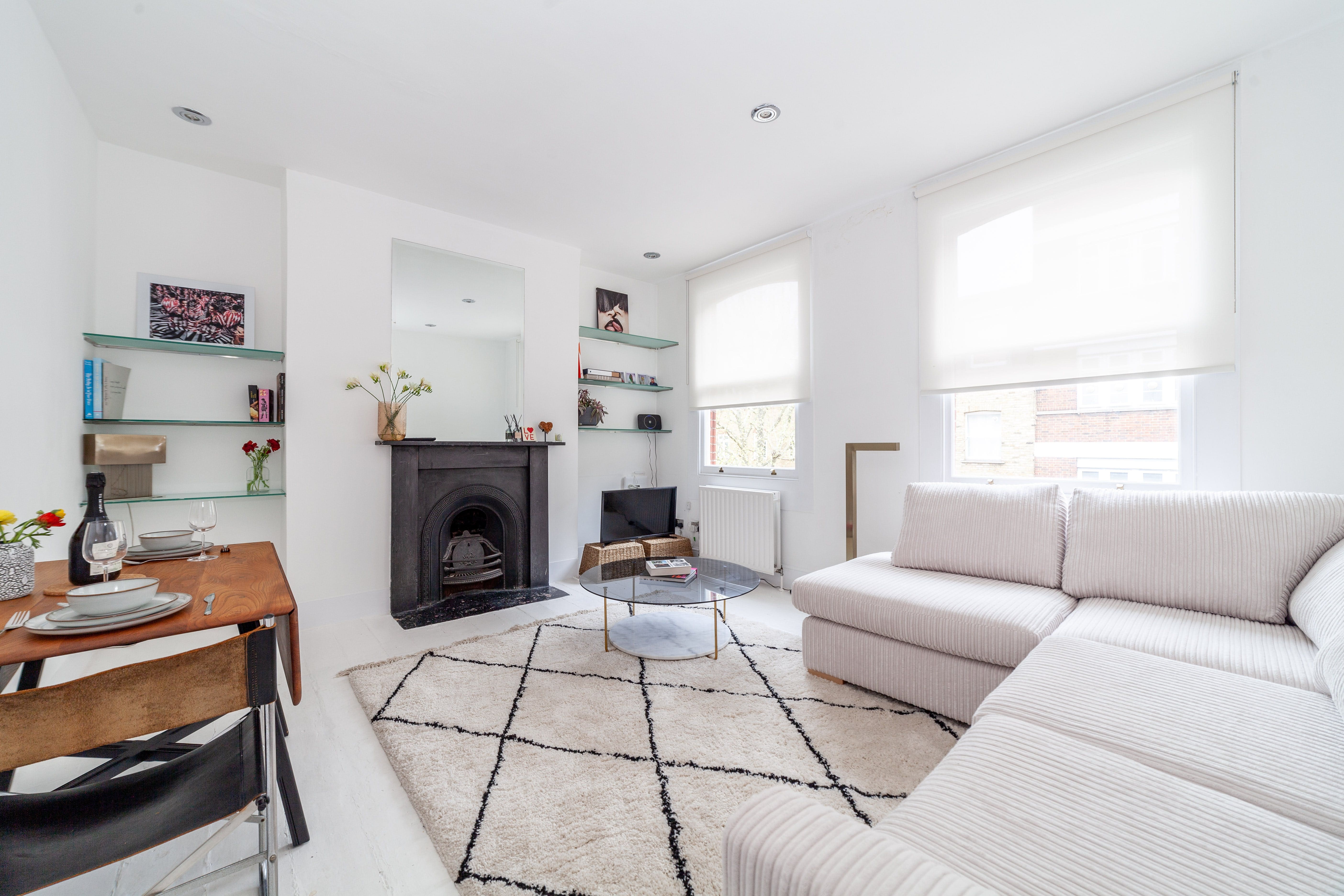 House Helm De Beauvoir Angel: Stylish 2-Bedroom Apartment Rental with Terrace in Angel London