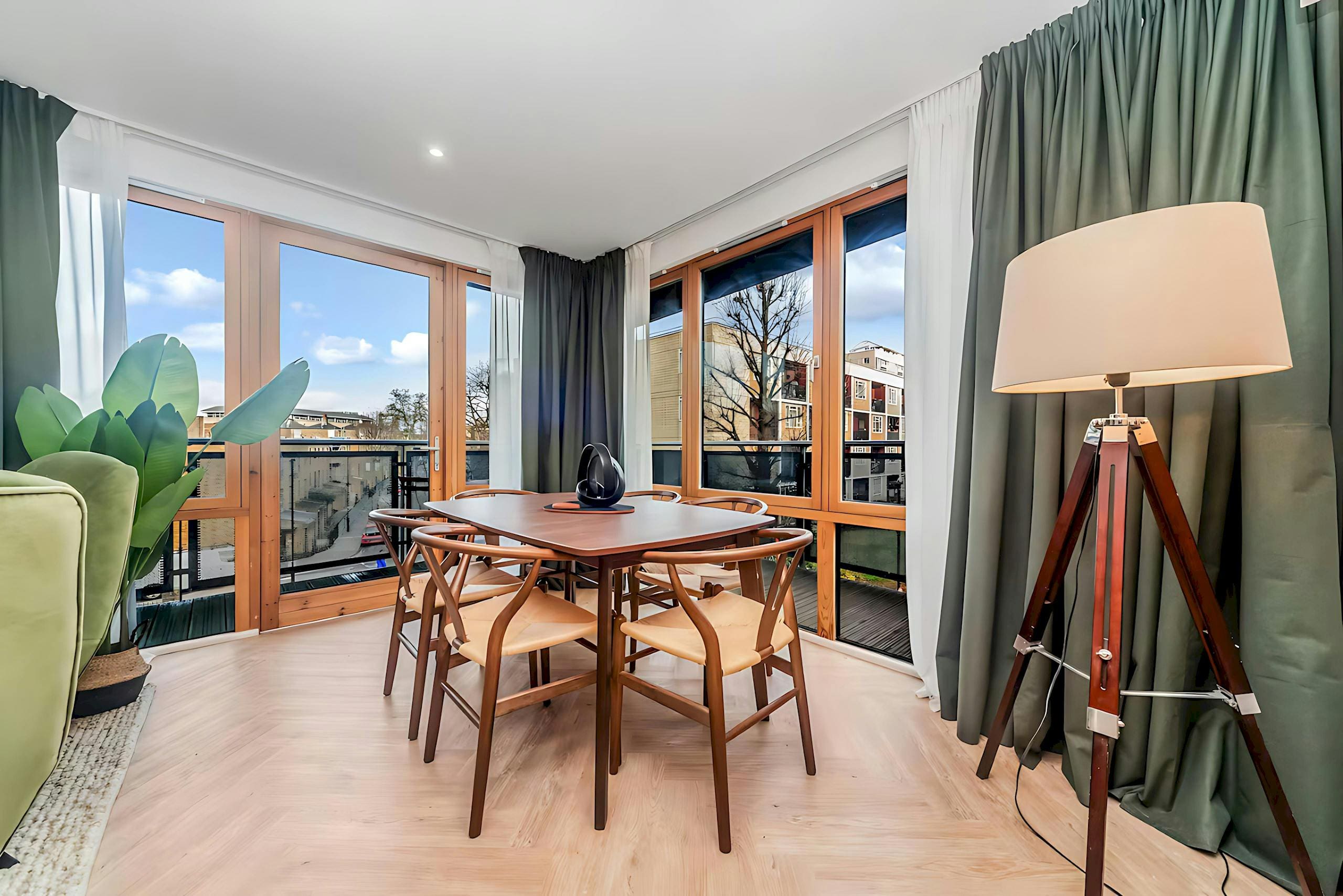 House Islington Angel Angel: Elegant 2-Bedroom Townhouse Rental with Air-Con in Angel London