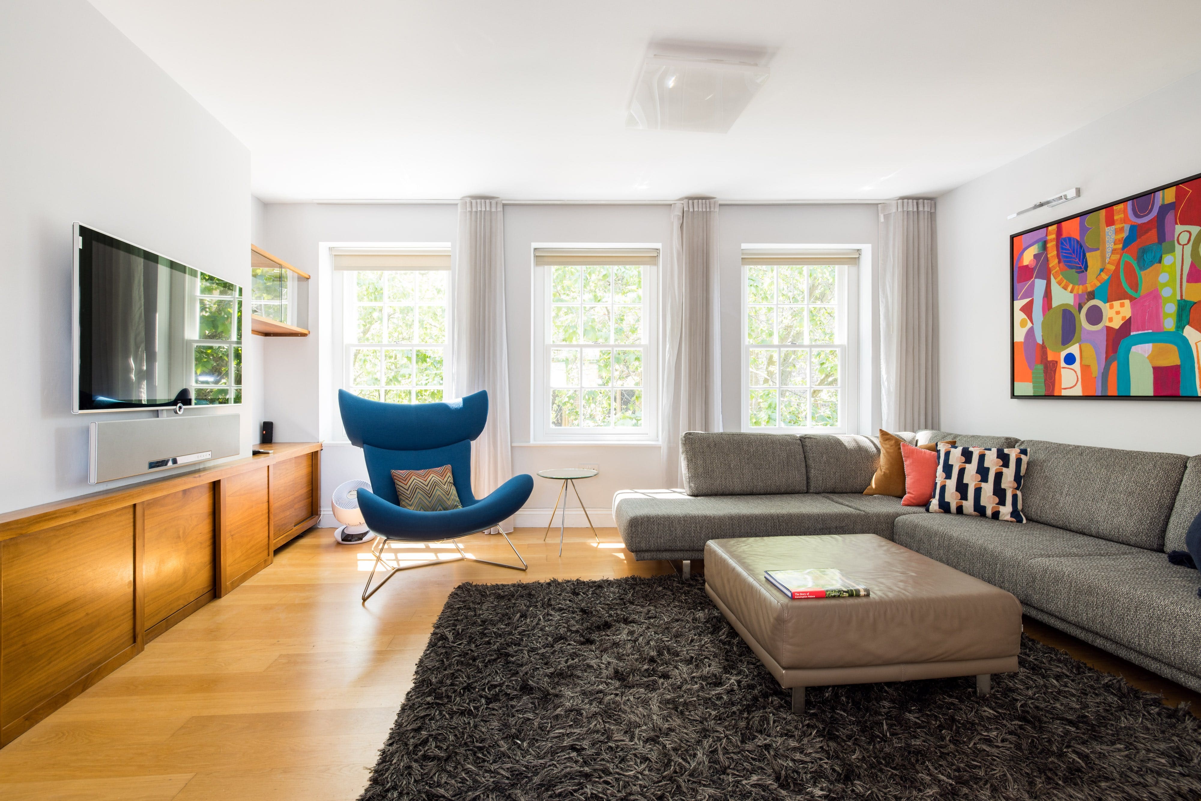 House Jubilee Kensington: Chic 2-Bedroom Apartment Rental with Family Features in Kensington