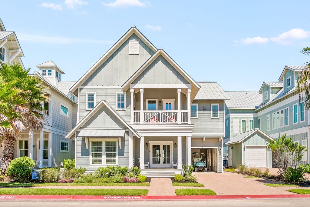 House Laguna Austin: Luxury Villa Rental with Seaview and Resort Access, Austin